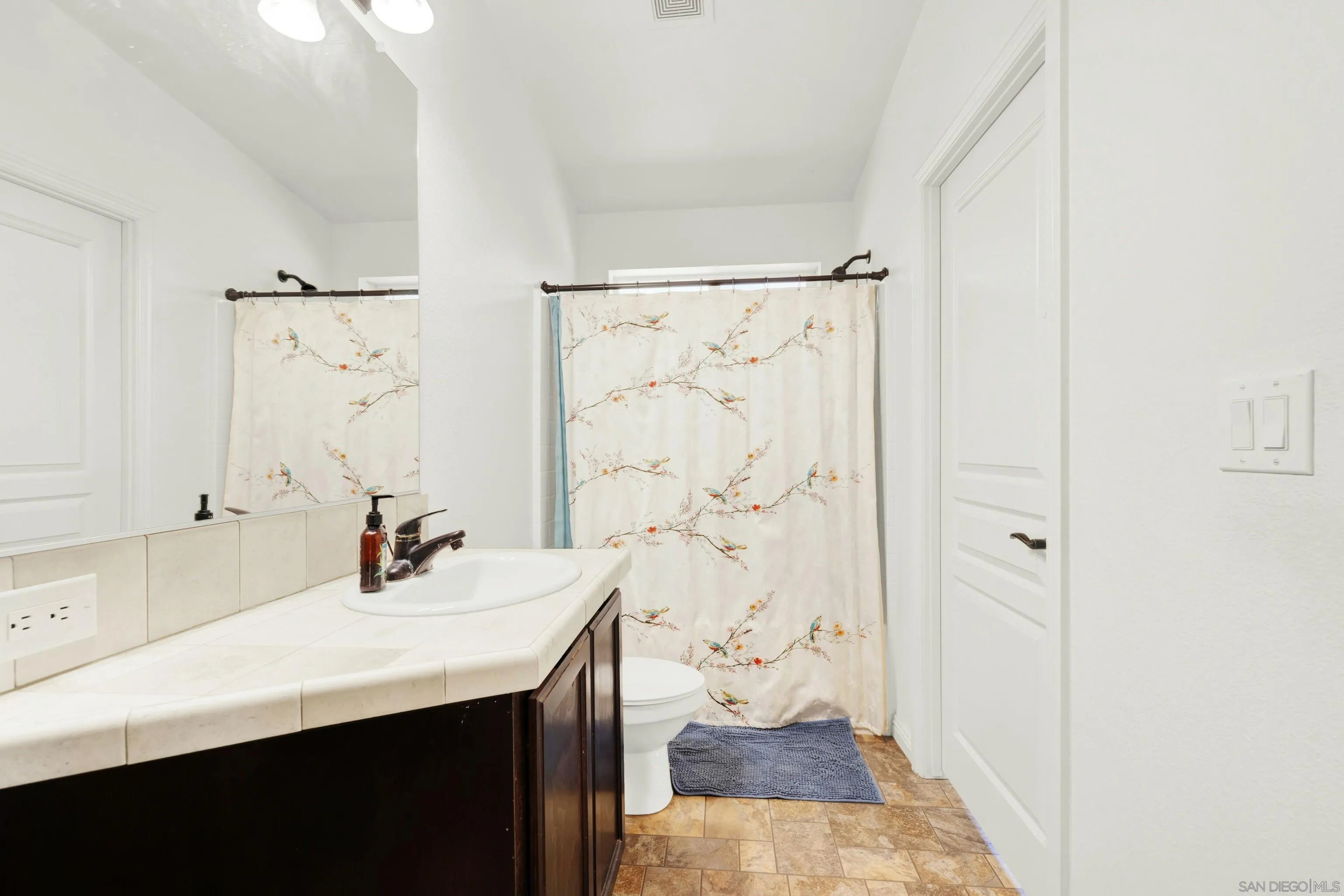 https://cdn.realtyfeed.com/cdn/127/250027550/40b179cc12e29bd6935f396ec67eaf49.webp