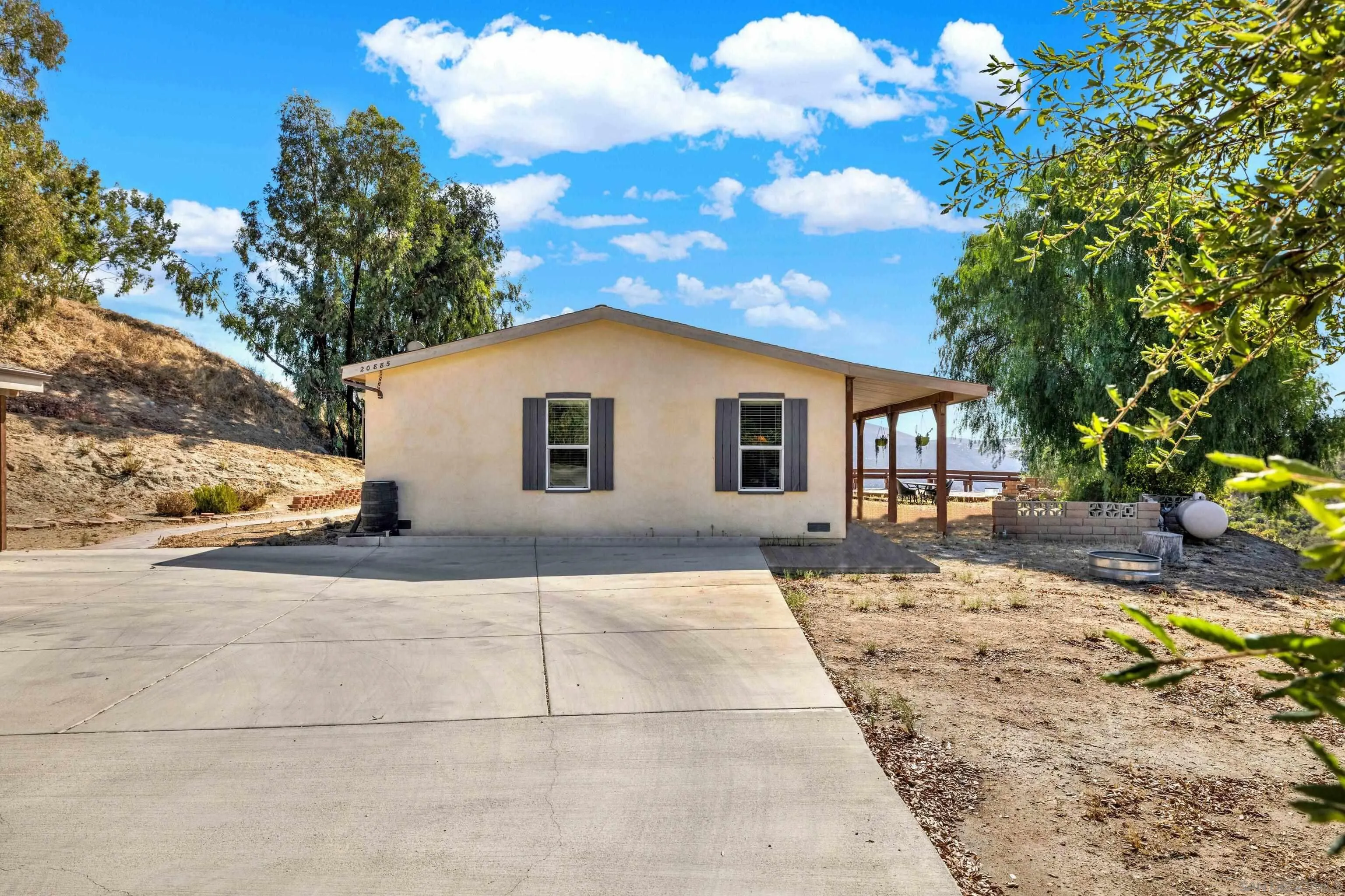 https://cdn.realtyfeed.com/cdn/127/250027550/d07197f08b0cae666d06f9a8af6b2d70.webp
