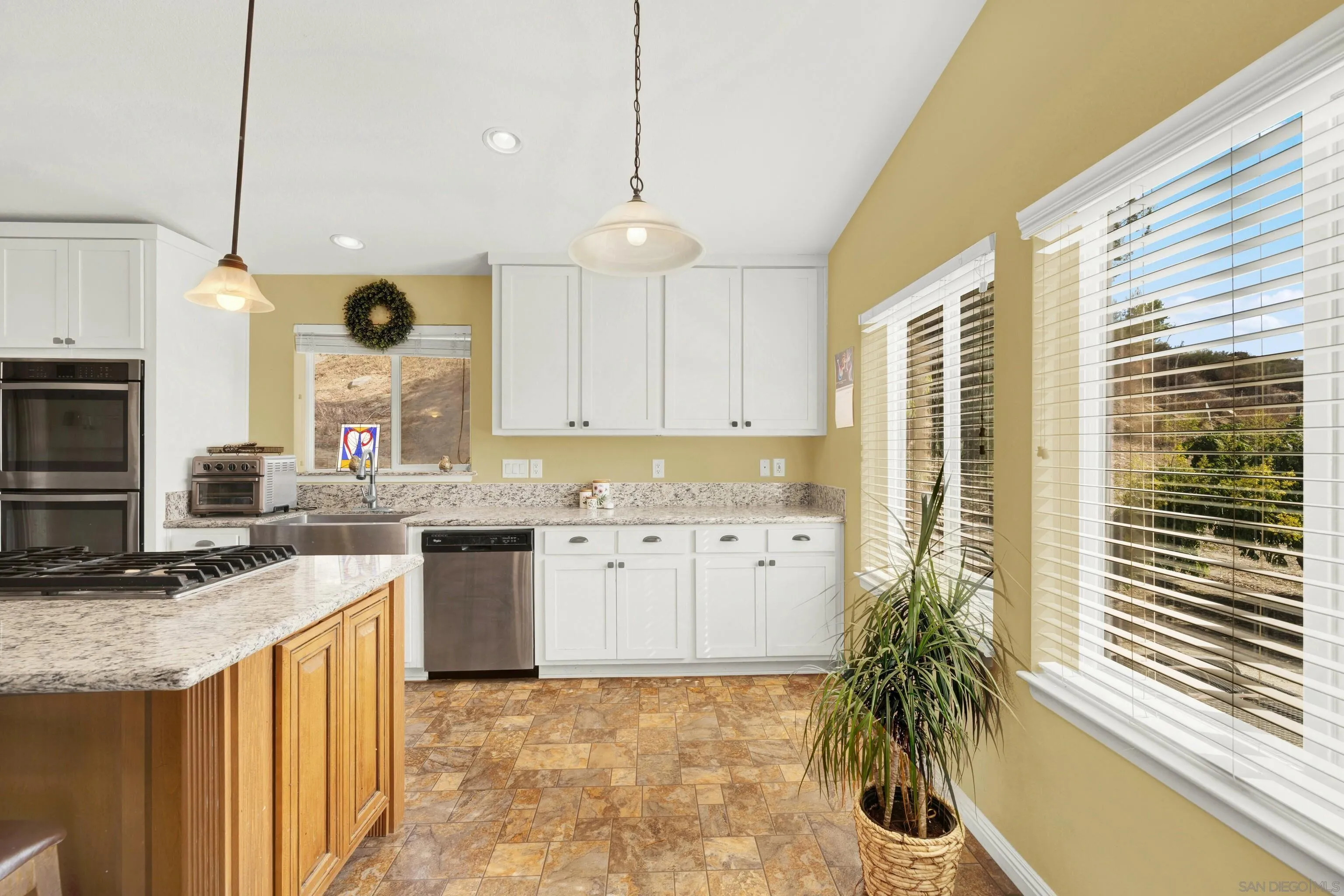 https://cdn.realtyfeed.com/cdn/127/250027550/f8bc314302d5dddc8a96b5c63887b8be.webp