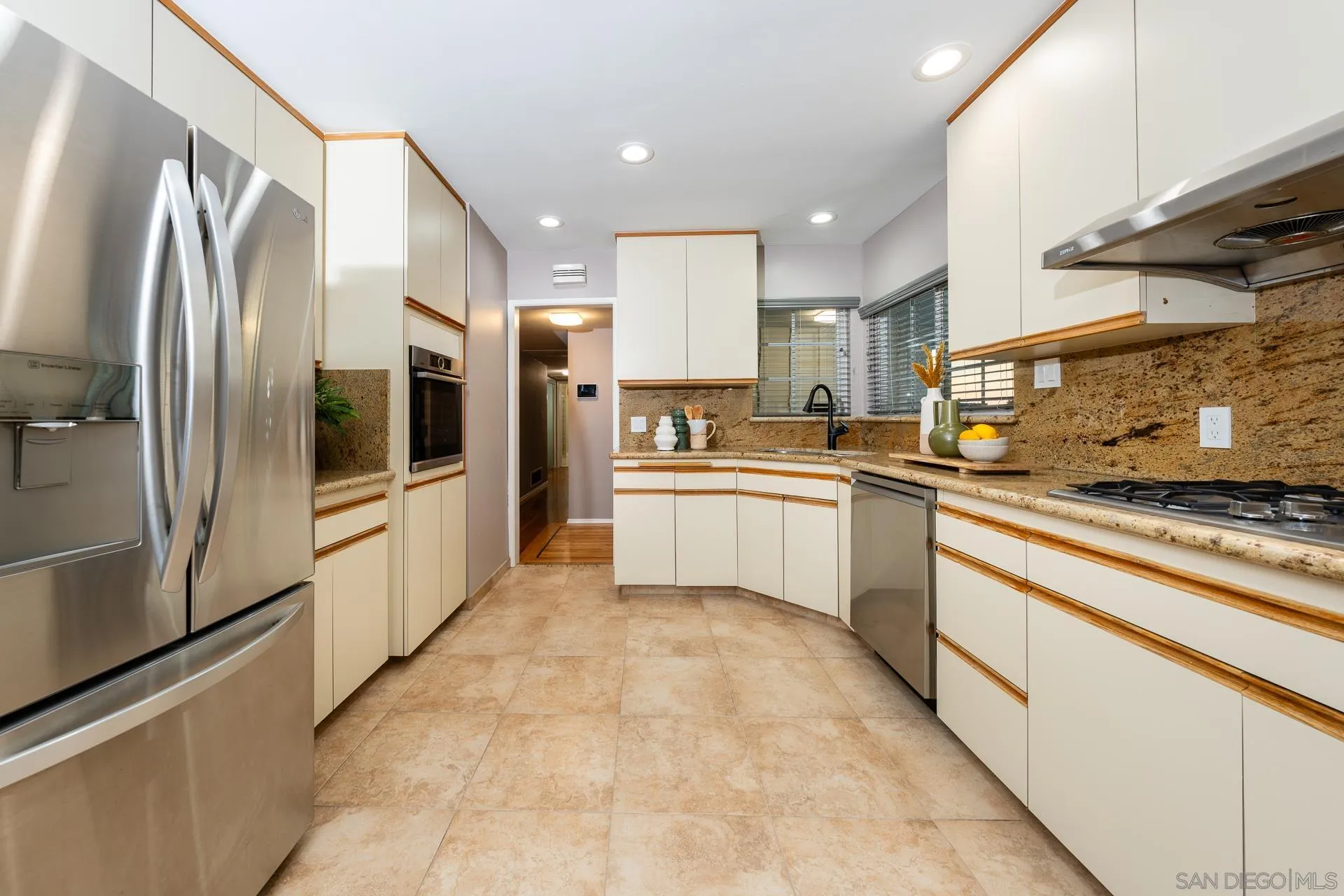 https://cdn.realtyfeed.com/cdn/127/250027557/075c6103f0a7c69ccb0dda71594dbabd.webp