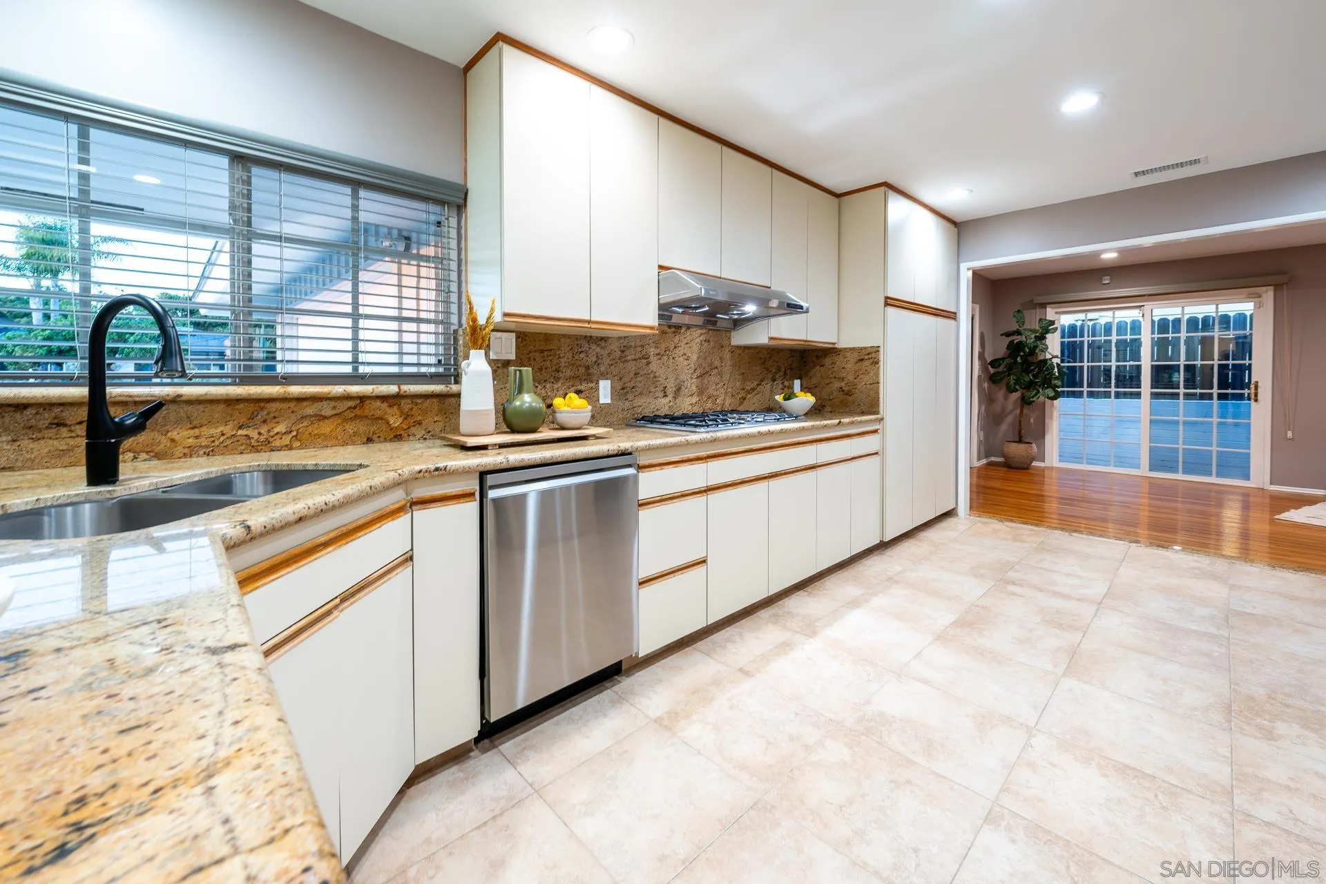 https://cdn.realtyfeed.com/cdn/127/250027557/15bc78c13a2a353ae8dd304aa932013f.webp