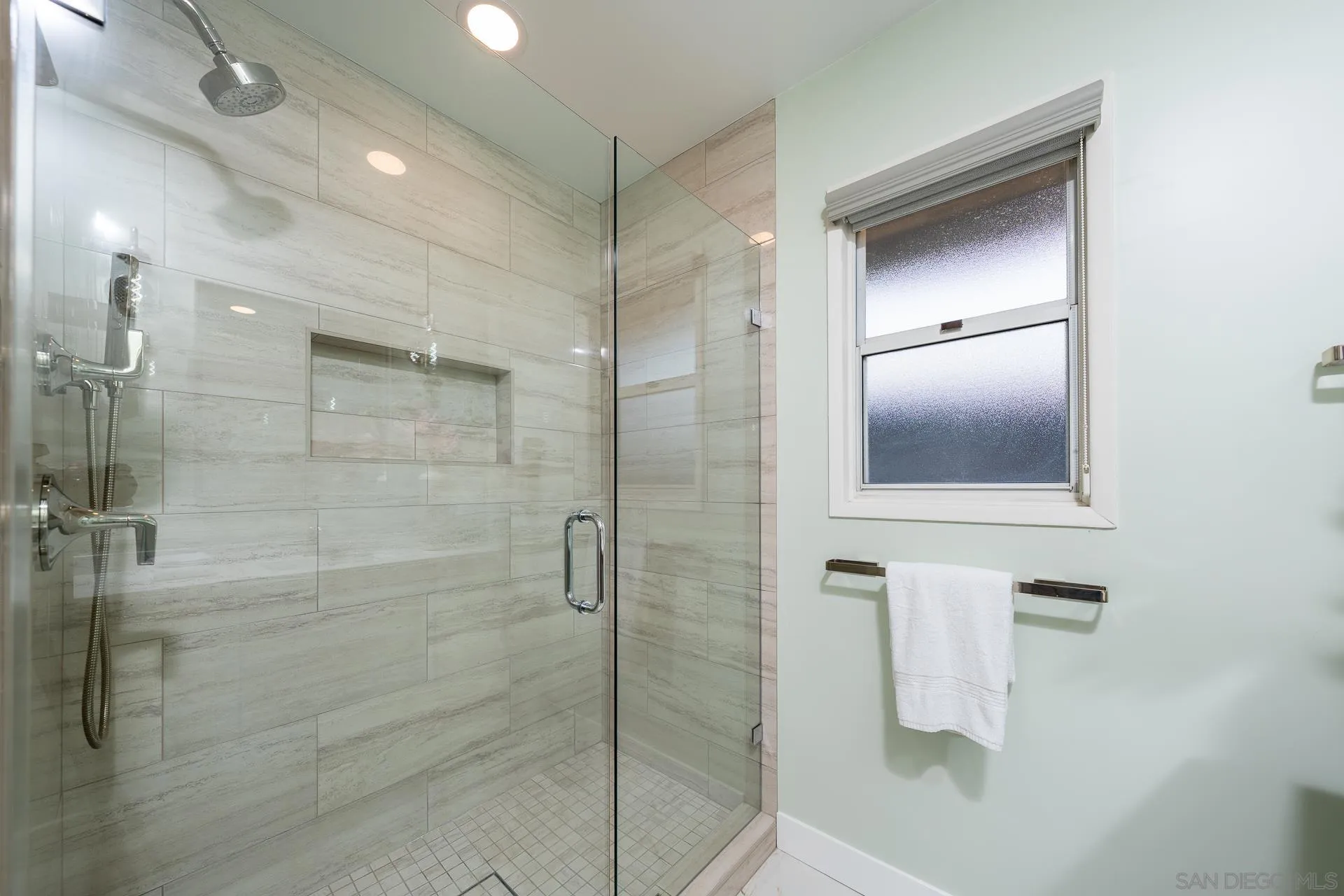 https://cdn.realtyfeed.com/cdn/127/250027557/1adb5f83a2e94675ff73ee7357b6e6d1.webp