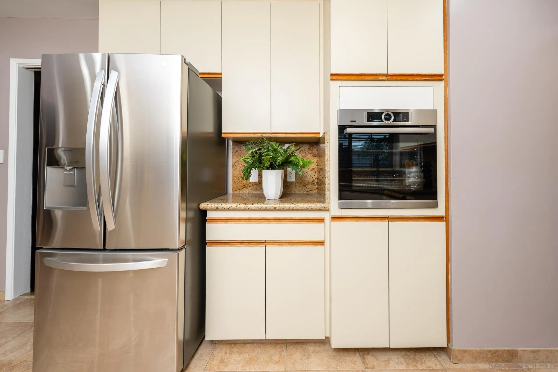 https://cdn.realtyfeed.com/cdn/127/250027557/259c02042f84193f9168a048a47c6c7e.webp
