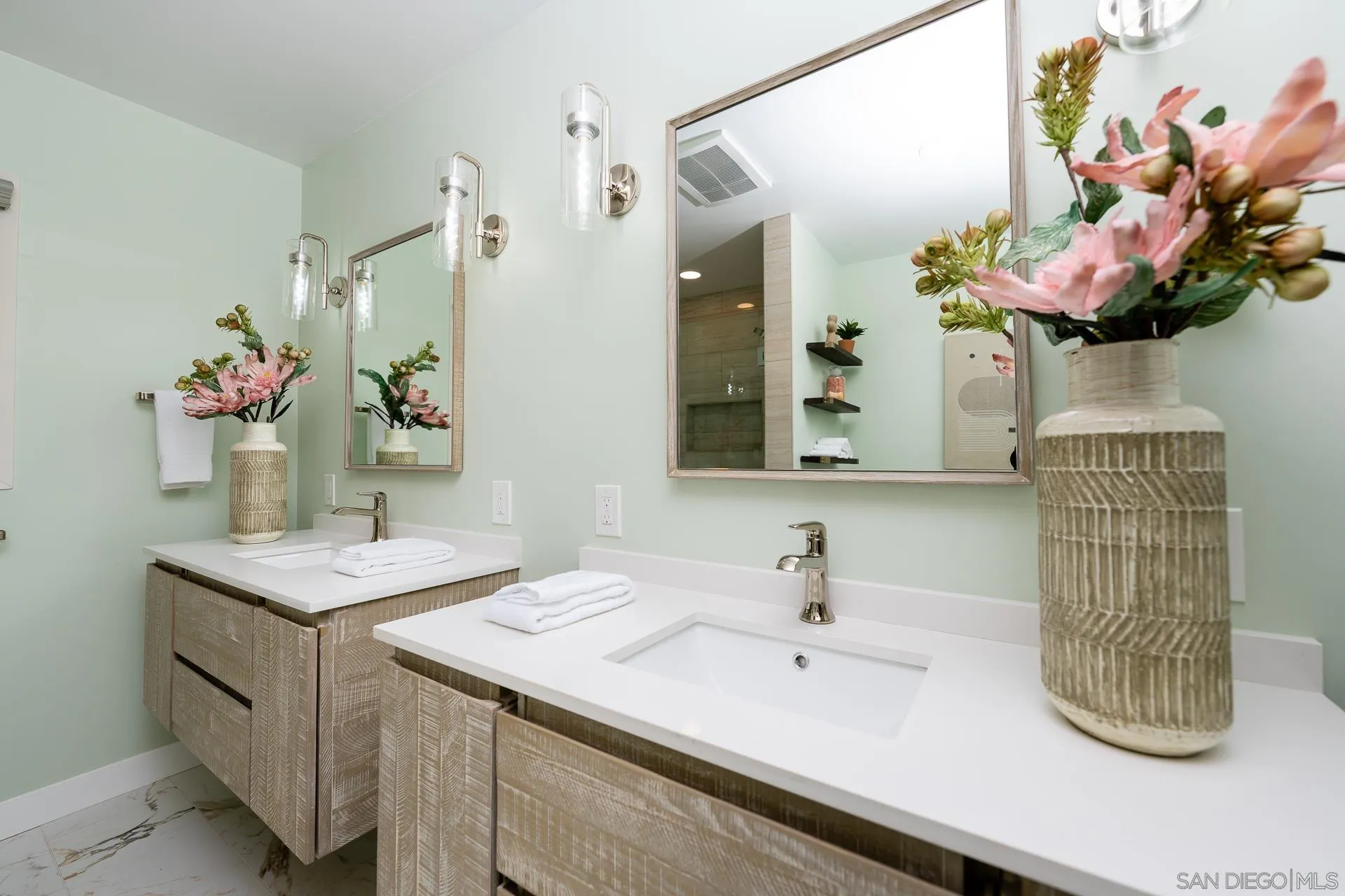 https://cdn.realtyfeed.com/cdn/127/250027557/5e2715c4cb0e3efed392625cca077d77.webp