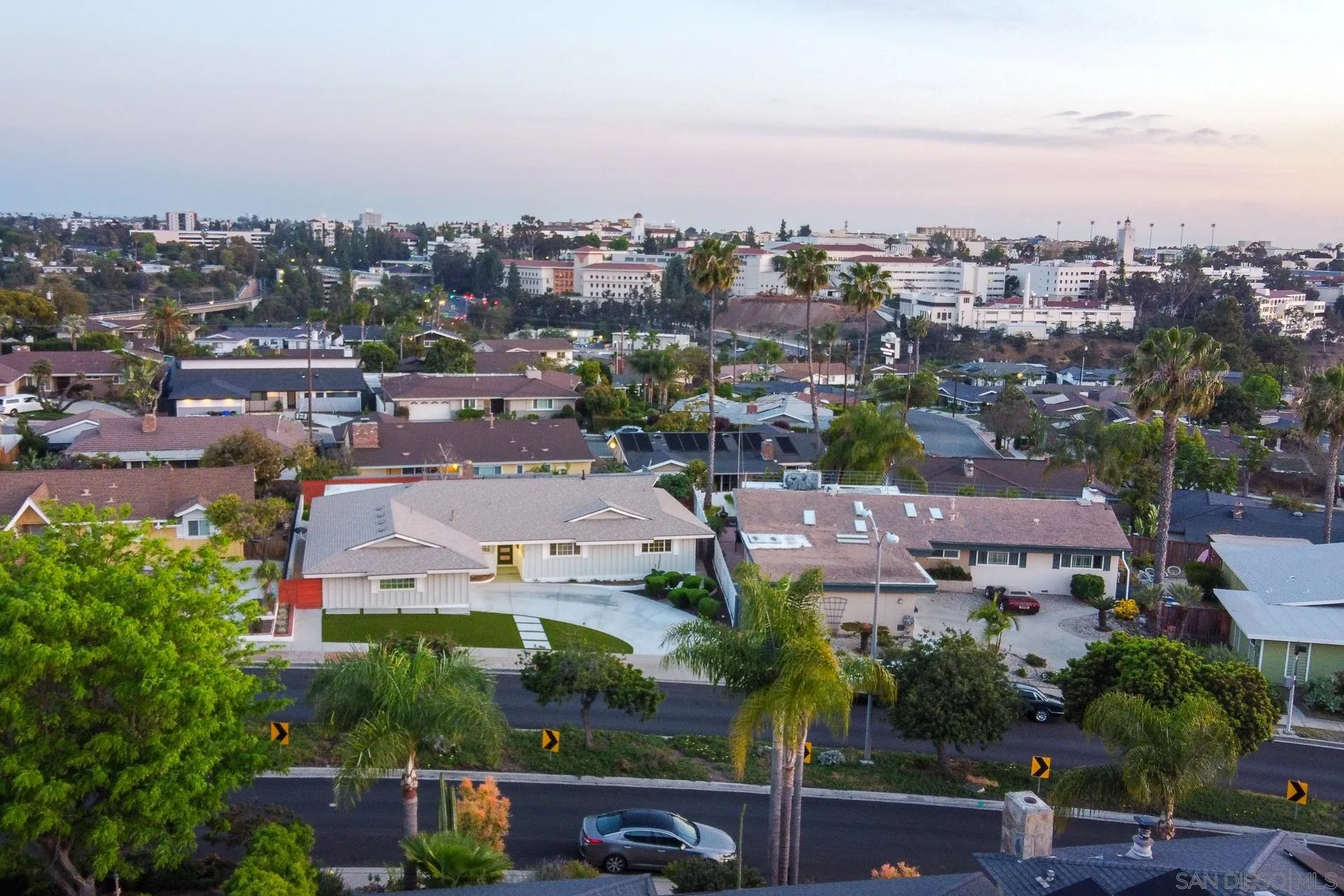 https://cdn.realtyfeed.com/cdn/127/250027557/6ca066dcfc87012586ea6396002495ff.webp