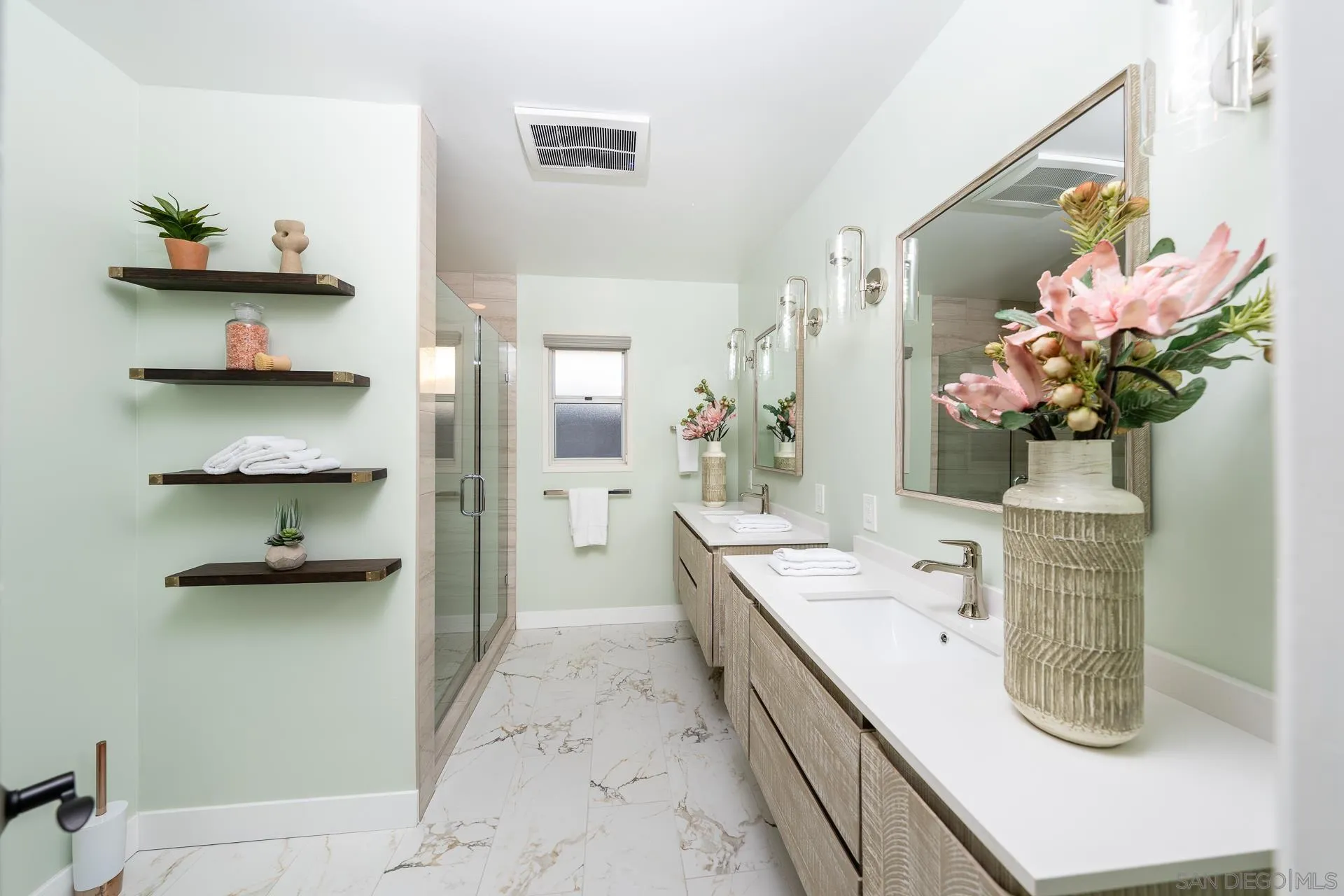 https://cdn.realtyfeed.com/cdn/127/250027557/df7942f710e367ef95cf5039d77bd862.webp