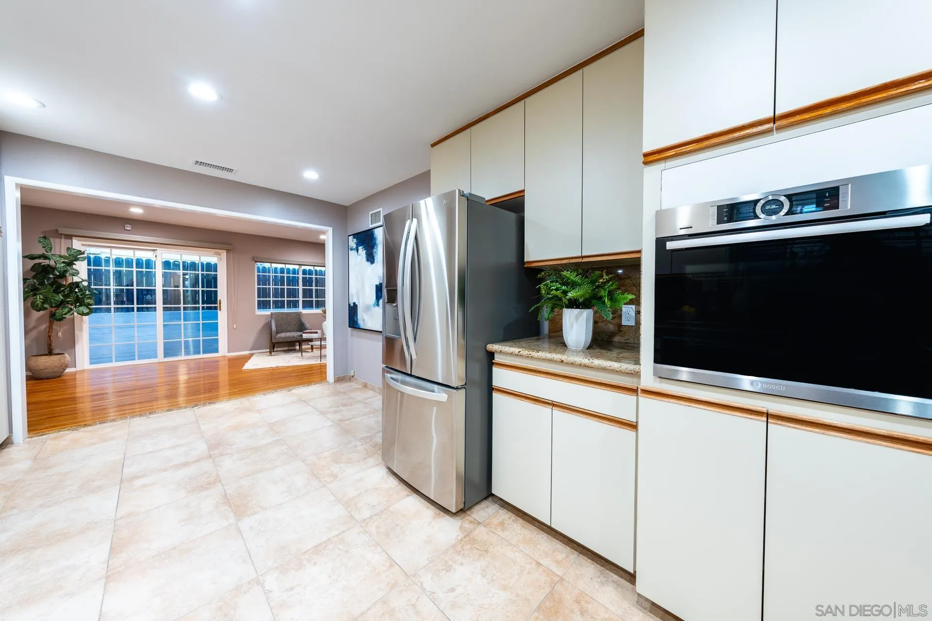 https://cdn.realtyfeed.com/cdn/127/250027557/e8a7eac675e204b115ec4f59d59c31ea.webp