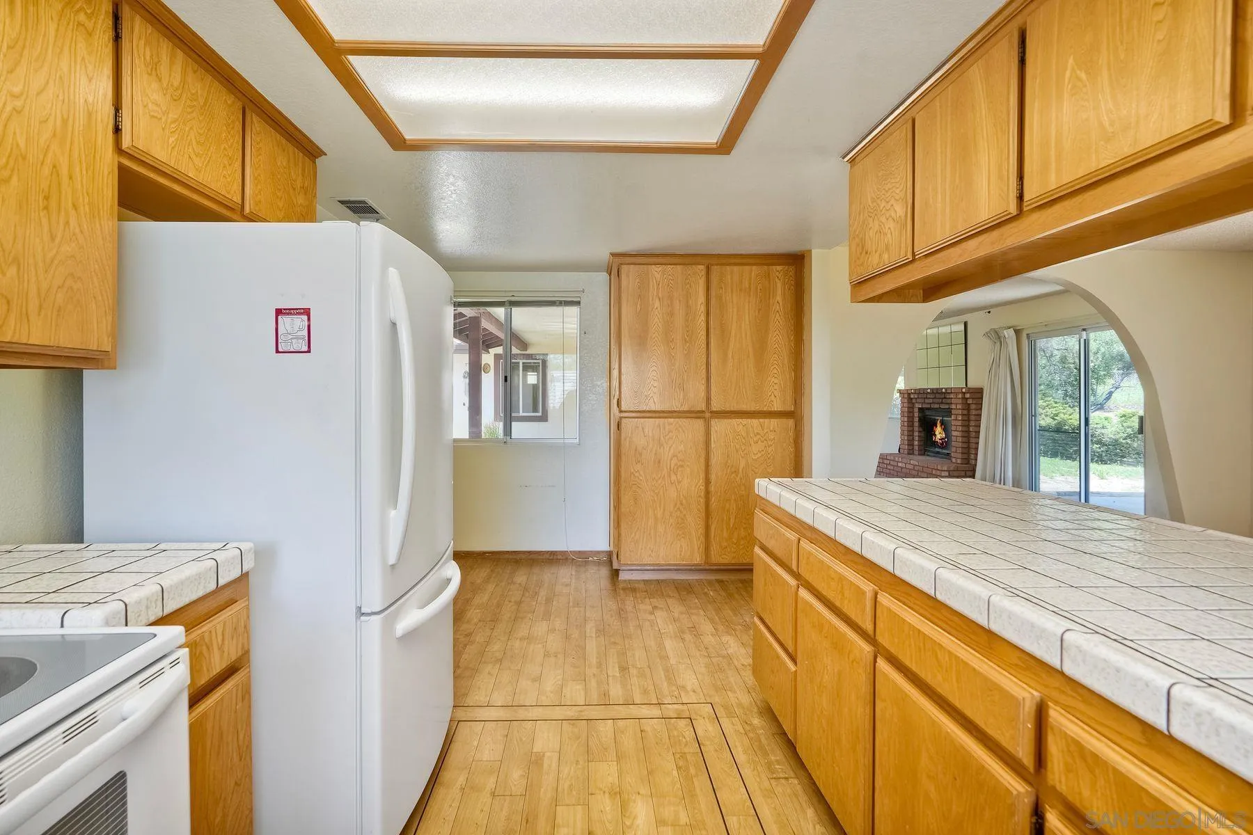 https://cdn.realtyfeed.com/cdn/127/250027560/ef30f4e7f55b32c90bd4c4ff50d148b1.webp