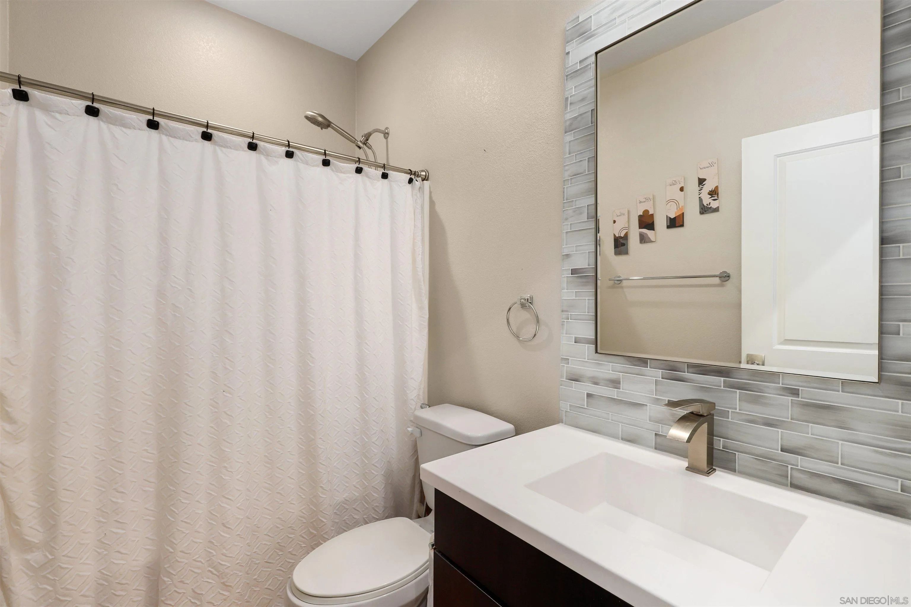 https://cdn.realtyfeed.com/cdn/127/250027567/70c9c09c1ce6243e5a9b8f5b1e46c236.webp