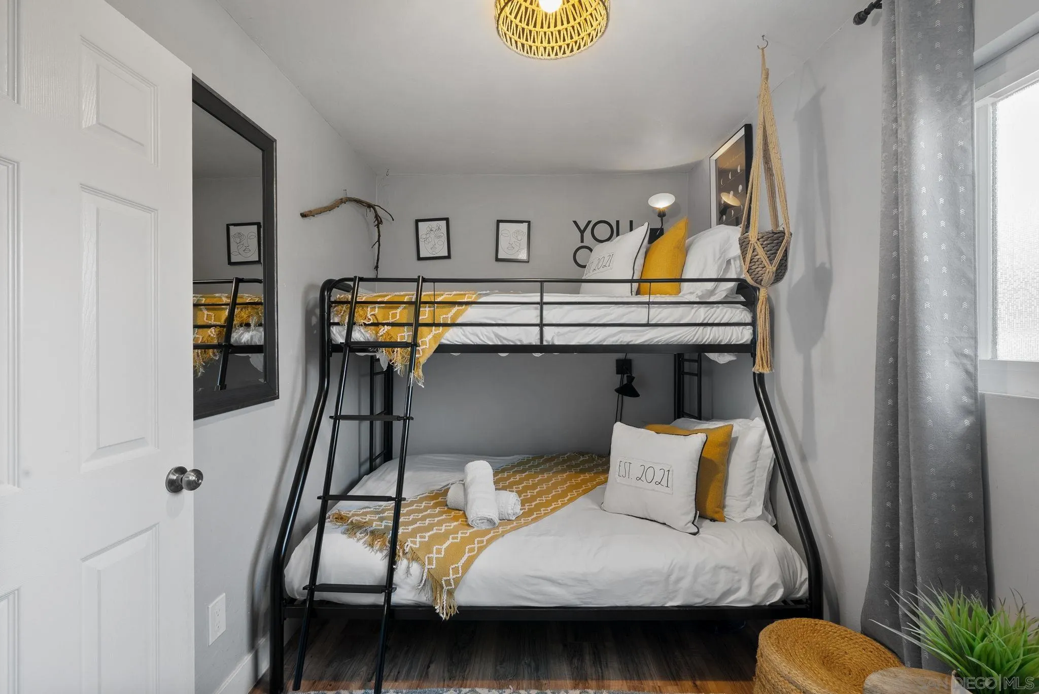 https://cdn.realtyfeed.com/cdn/127/250027577/45a35edb3d7d0db7f5615373ab07cfe8.webp