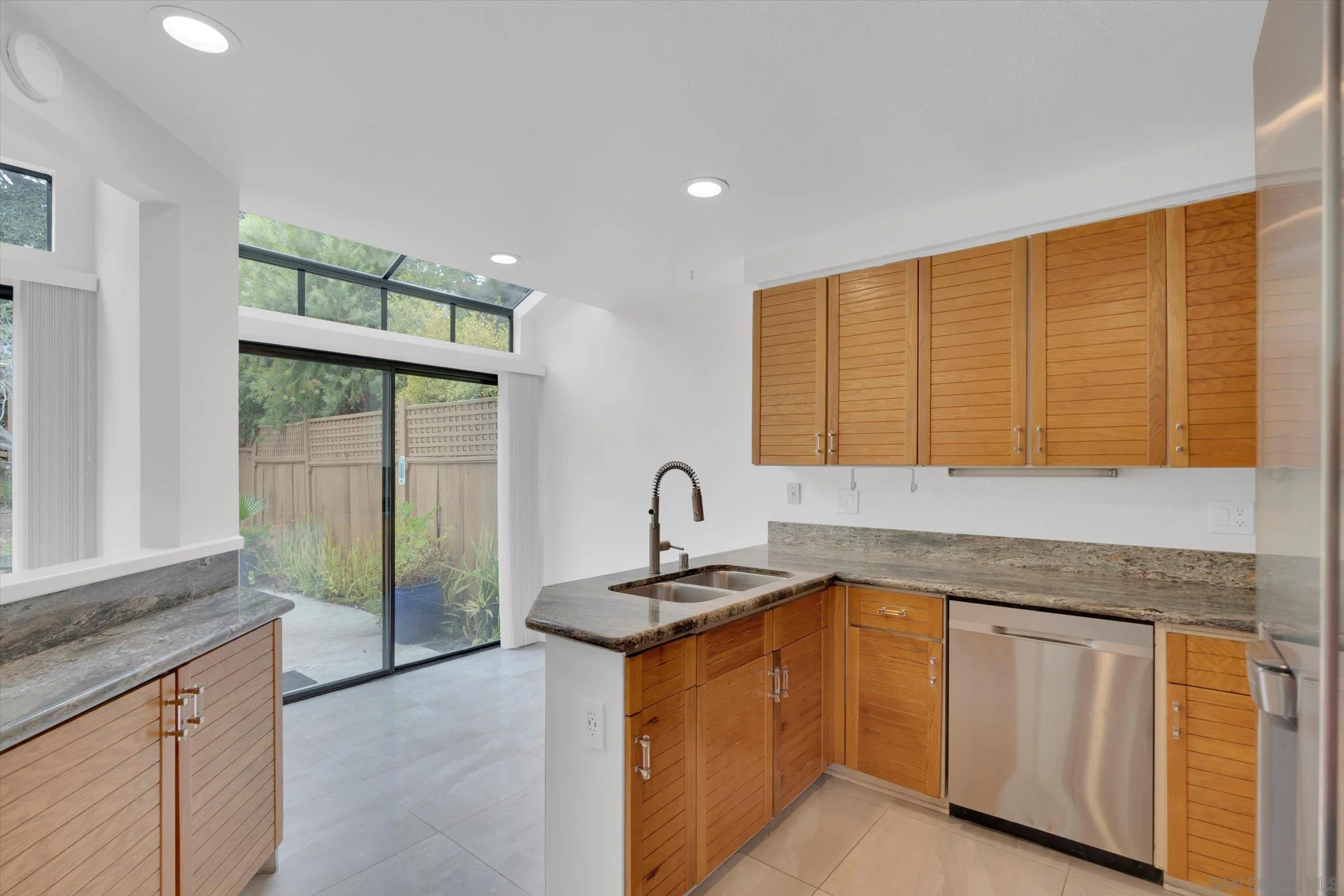Photo #11: 250027607 Listing: Photo #11