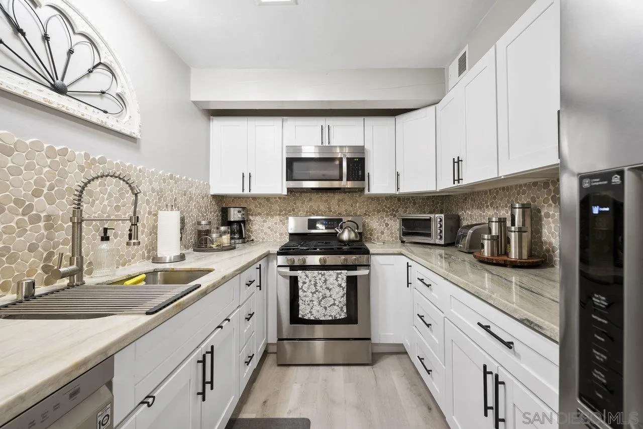 https://cdn.realtyfeed.com/cdn/127/250027613/264f746b354e11aae75d96ac135ff791.webp