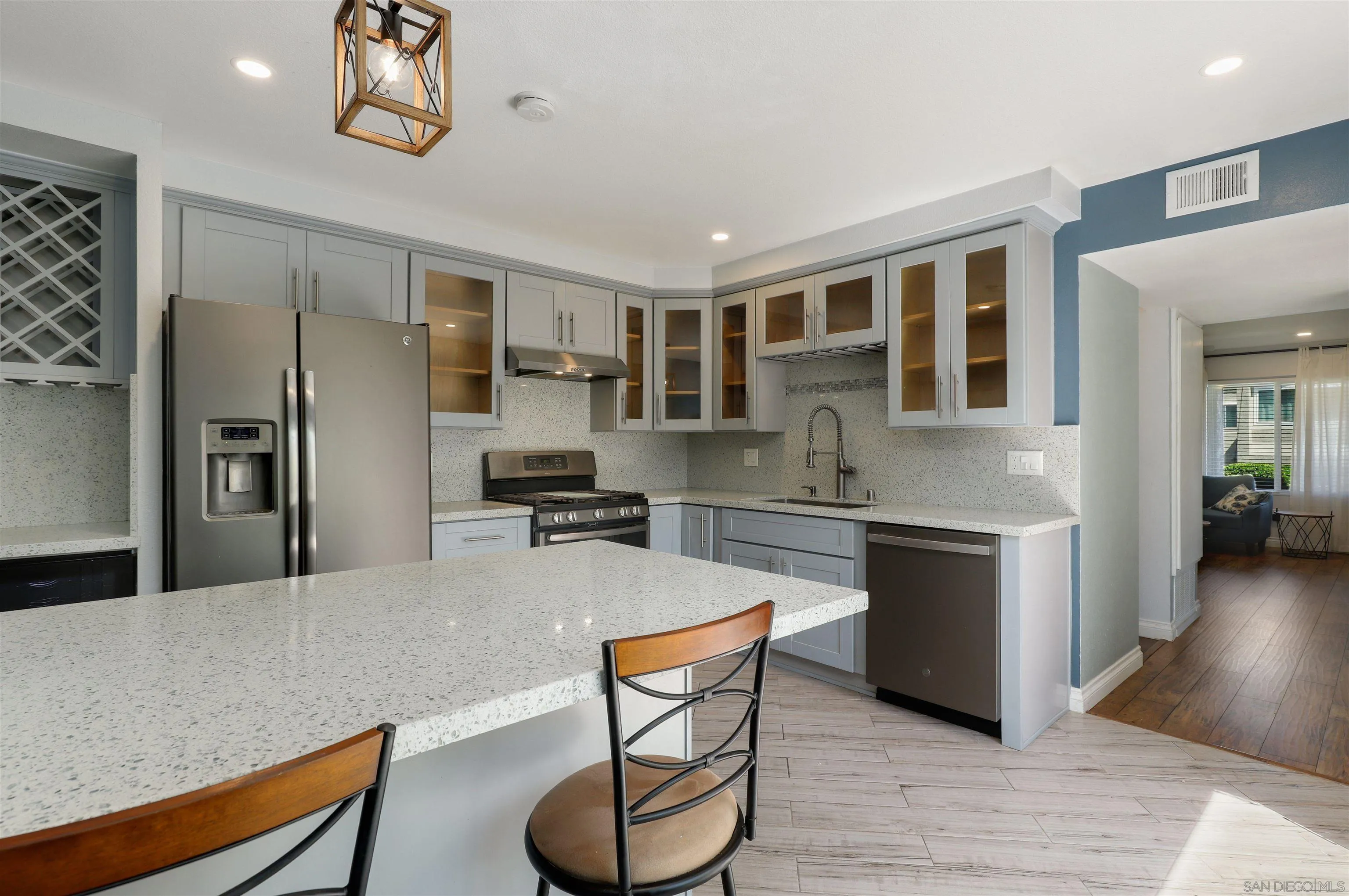 Photo #4: 250027619 Listing 