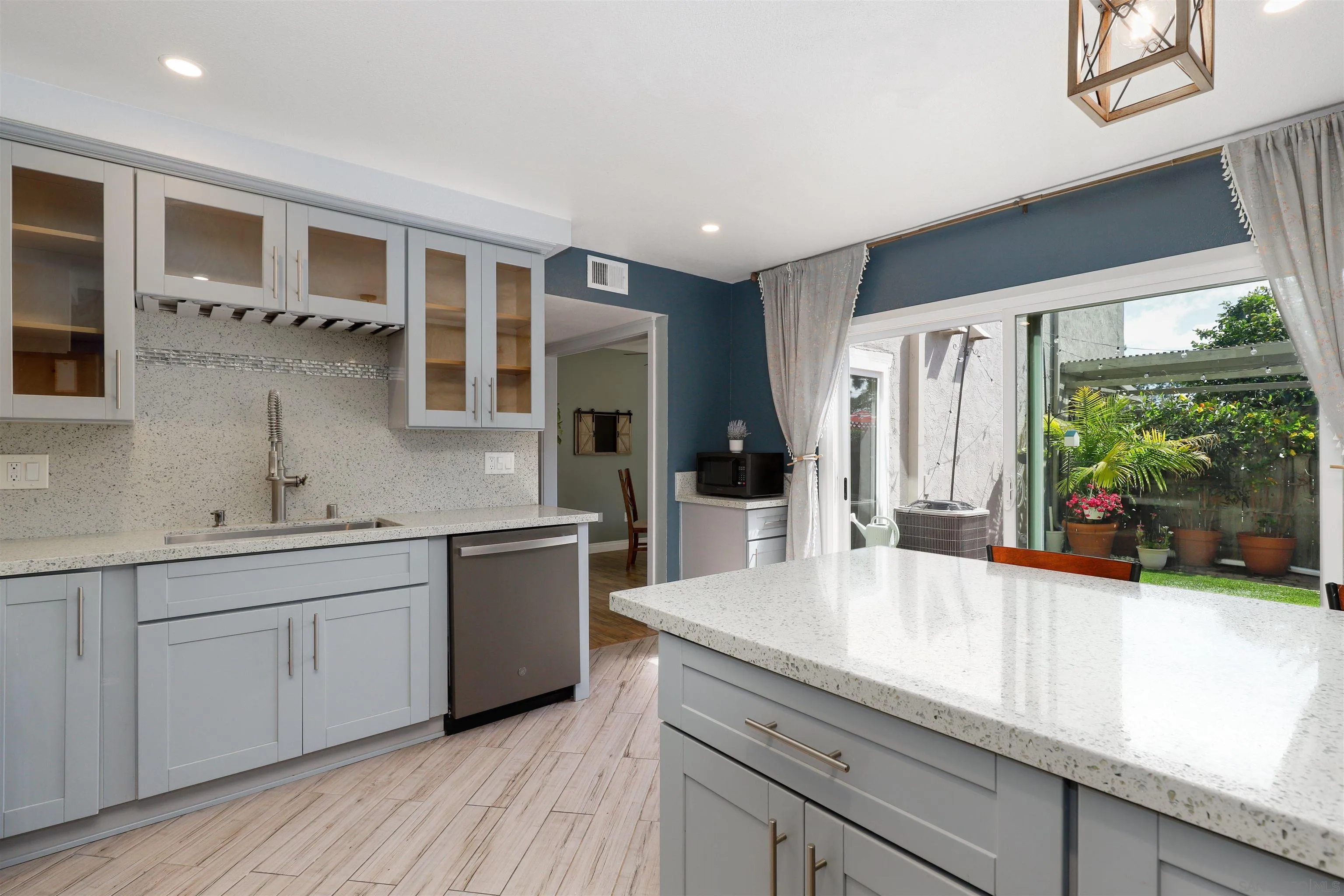 Photo #6: 250027619 Listing 