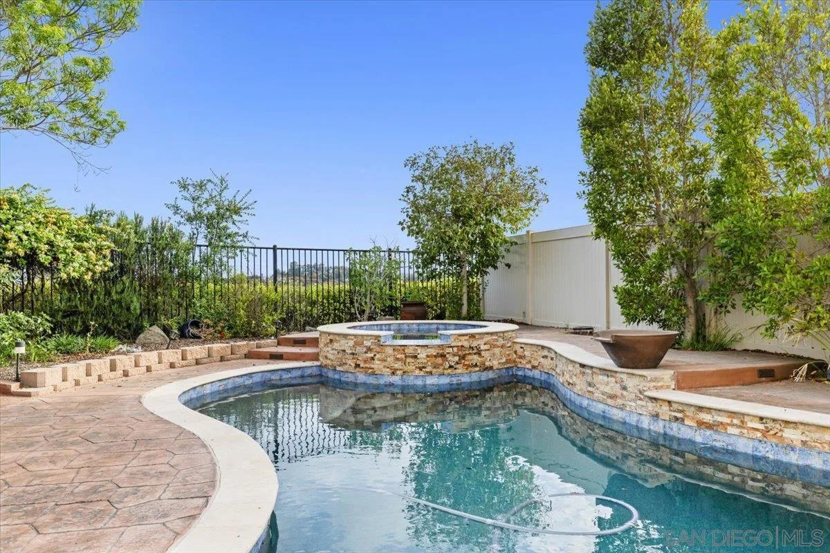 https://cdn.realtyfeed.com/cdn/127/250027622/0a0ab5094fde6b19731353315f1711ae.webp