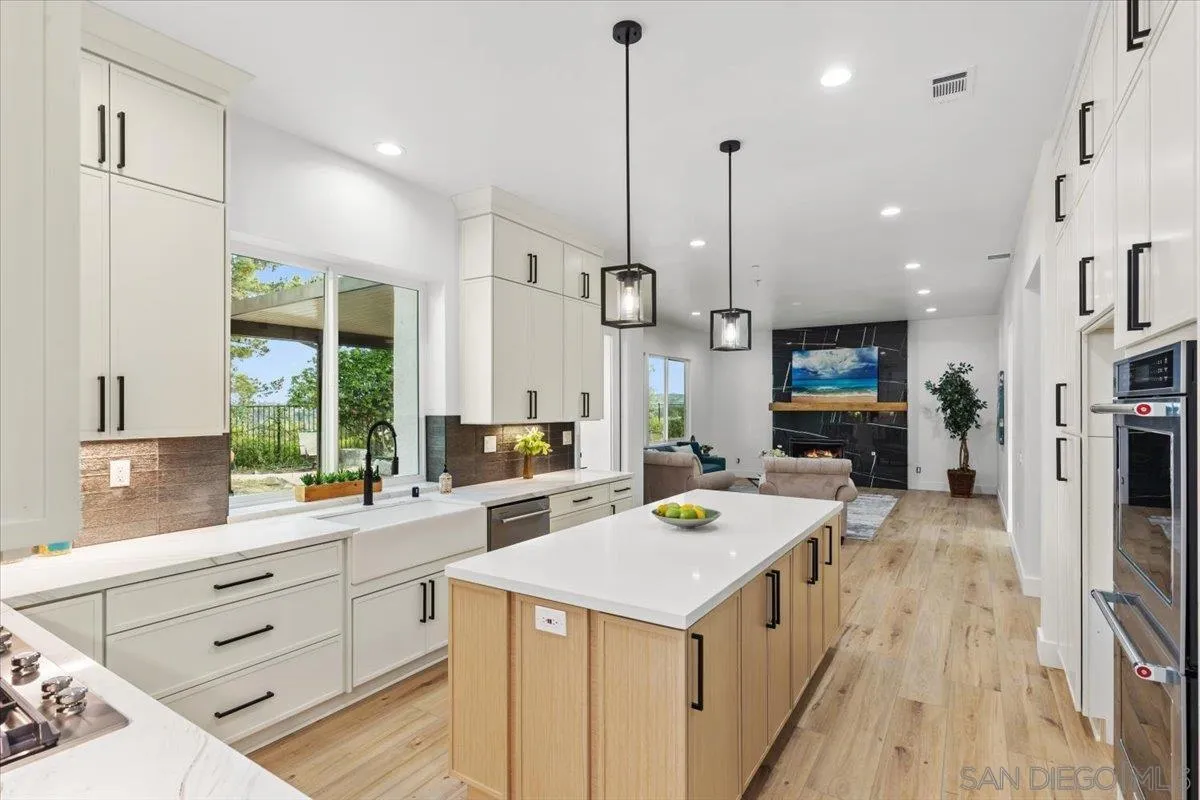 https://cdn.realtyfeed.com/cdn/127/250027622/426fb84c4f069393da92d103c2a634d6.webp