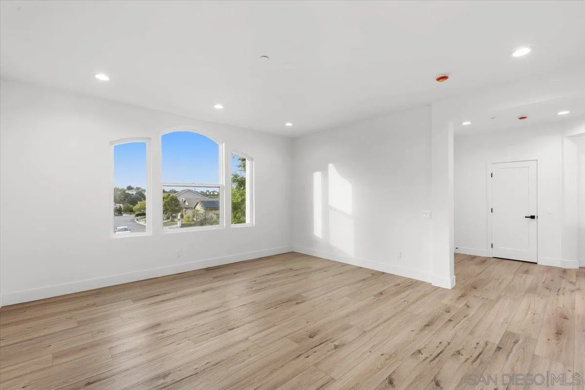 https://cdn.realtyfeed.com/cdn/127/250027622/9325ebf17b33b7a99e40067bfa384907.webp