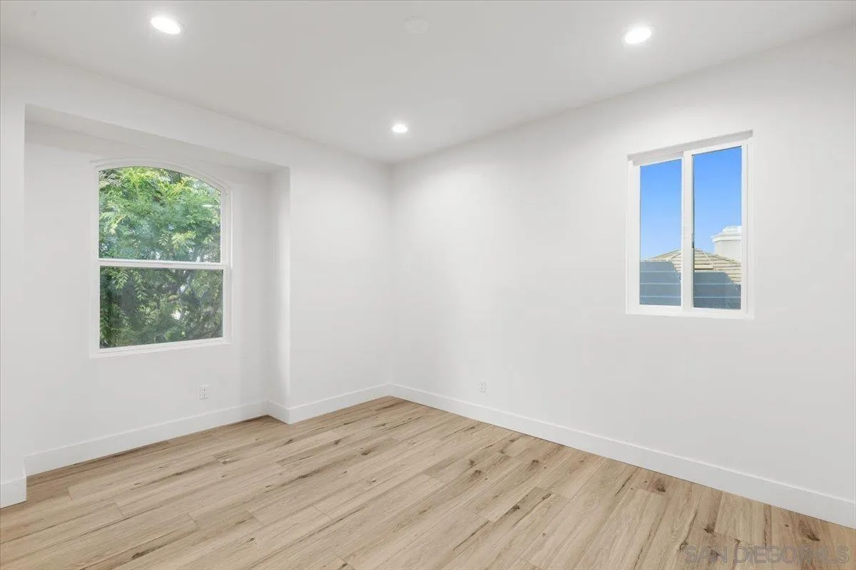 https://cdn.realtyfeed.com/cdn/127/250027622/fb180510e7f3f545faba9905db93dfd7.webp