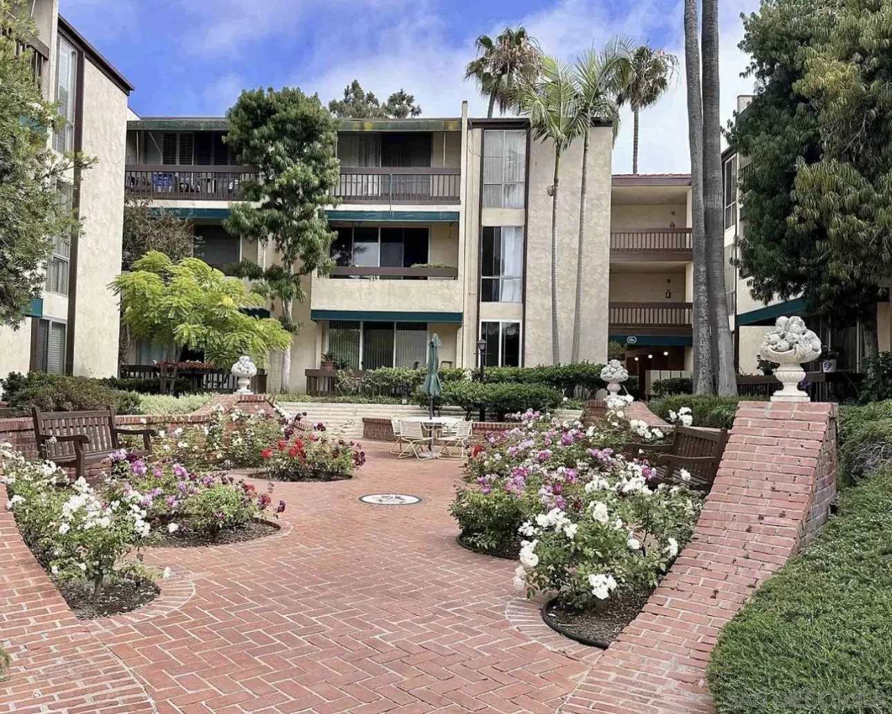 https://cdn.realtyfeed.com/cdn/127/250027644/dbed6626810b0446bb27a2c664987a38.webp