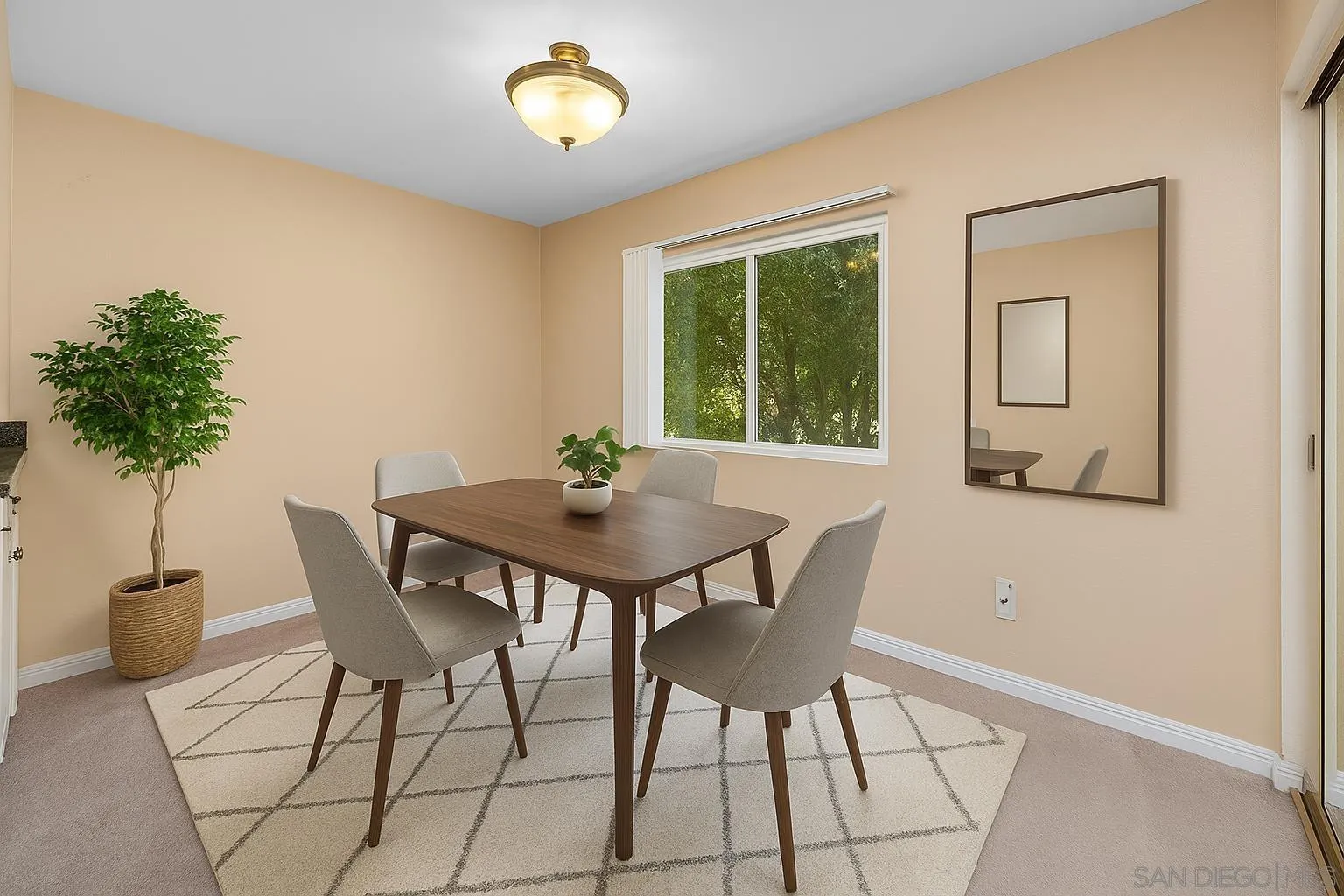https://cdn.realtyfeed.com/cdn/127/250027652/cb747952c8831f852f260352fe123340.webp