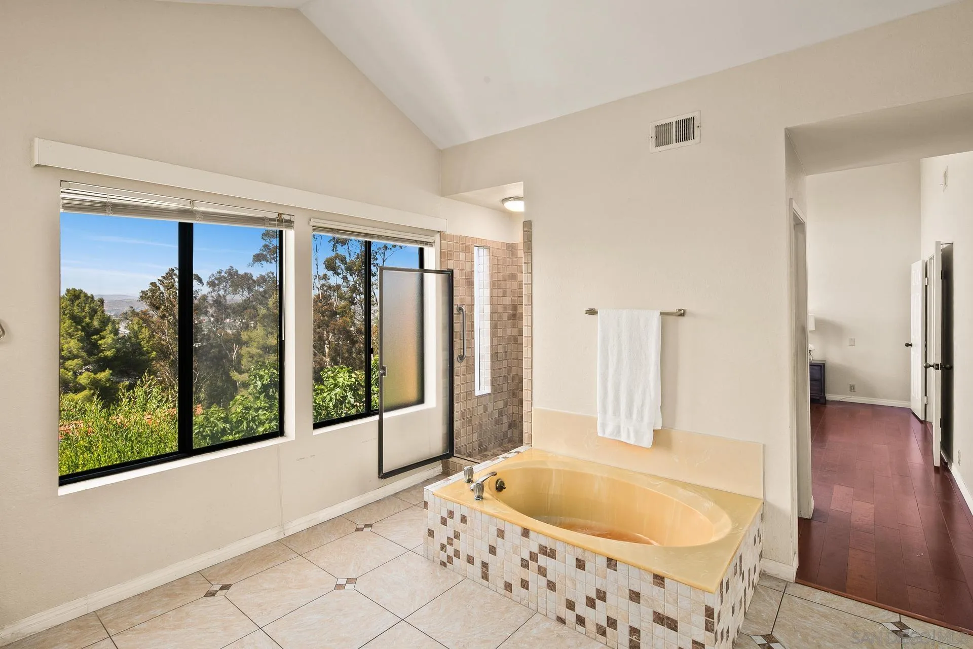 https://cdn.realtyfeed.com/cdn/127/250027656/937041db76f415b1a373386899511ee1.webp