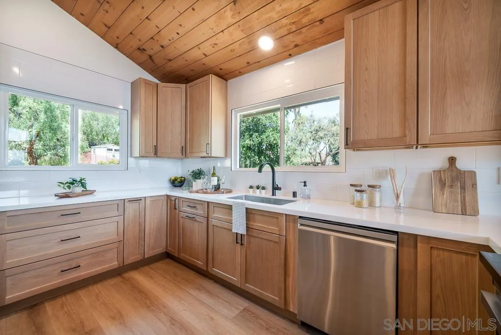 https://cdn.realtyfeed.com/cdn/127/250027673/51b7c9a791eacbdbf044563376120f1d.webp