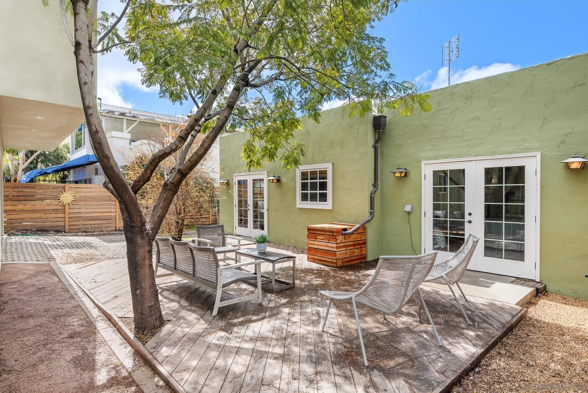 https://cdn.realtyfeed.com/cdn/127/250027683/6c630cdaf21ddcd7139cd8a7aadb10d1.webp