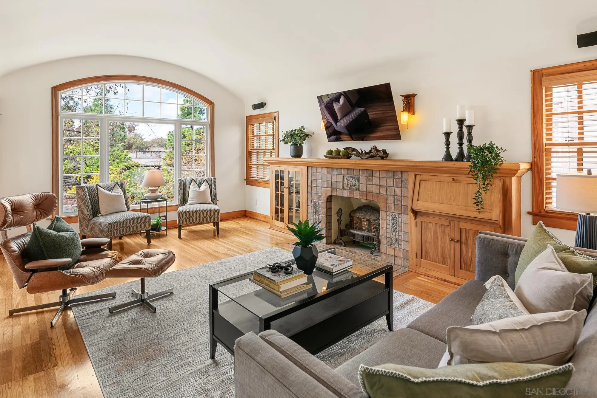 https://cdn.realtyfeed.com/cdn/127/250027683/baaff1ef44ee3f5a00056edcf93eba85.webp