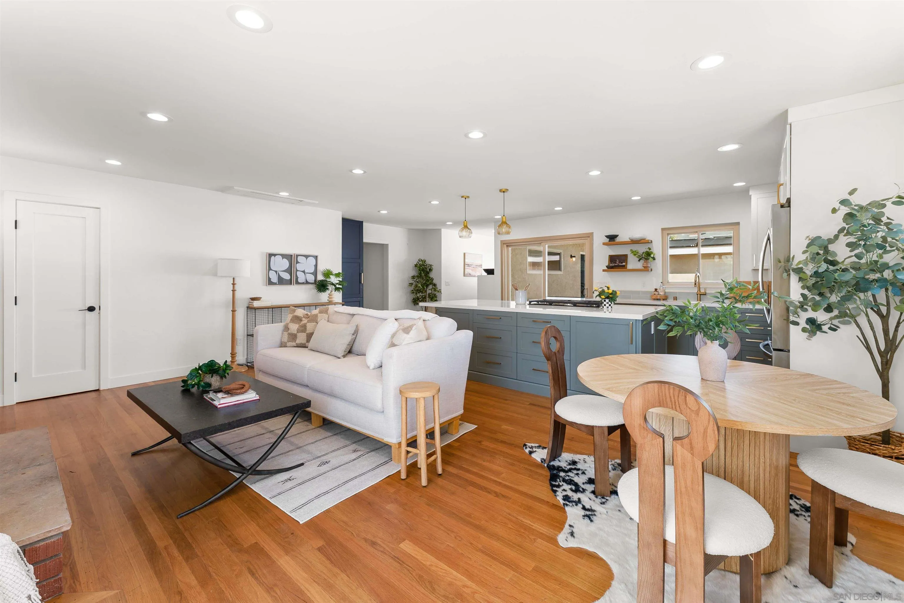 https://cdn.realtyfeed.com/cdn/127/250027704/a99eaeee6c2d80cc0352aad61230802c.webp