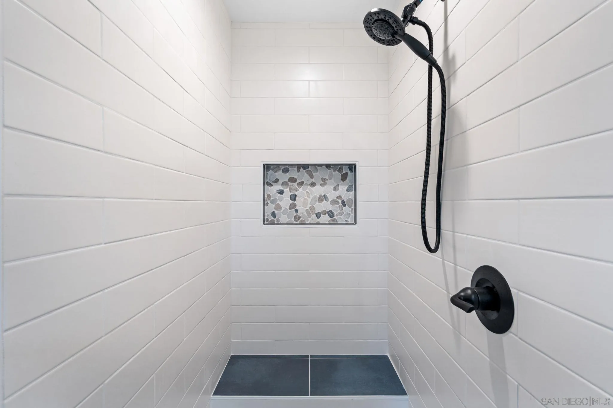 https://cdn.realtyfeed.com/cdn/127/250027704/b236b573f757796bb84dfdffa8fb3858.webp