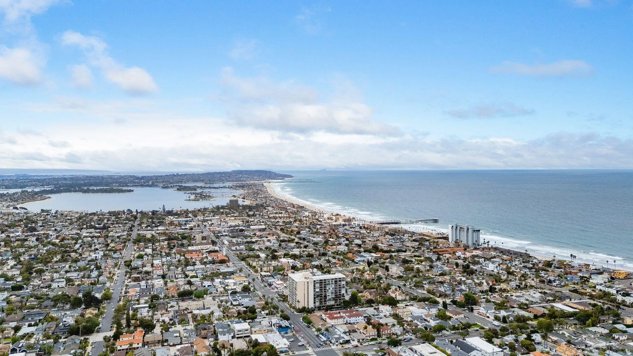https://cdn.realtyfeed.com/cdn/127/250027704/ce359f336a0616efe7efbc1af8b2a15e.webp
