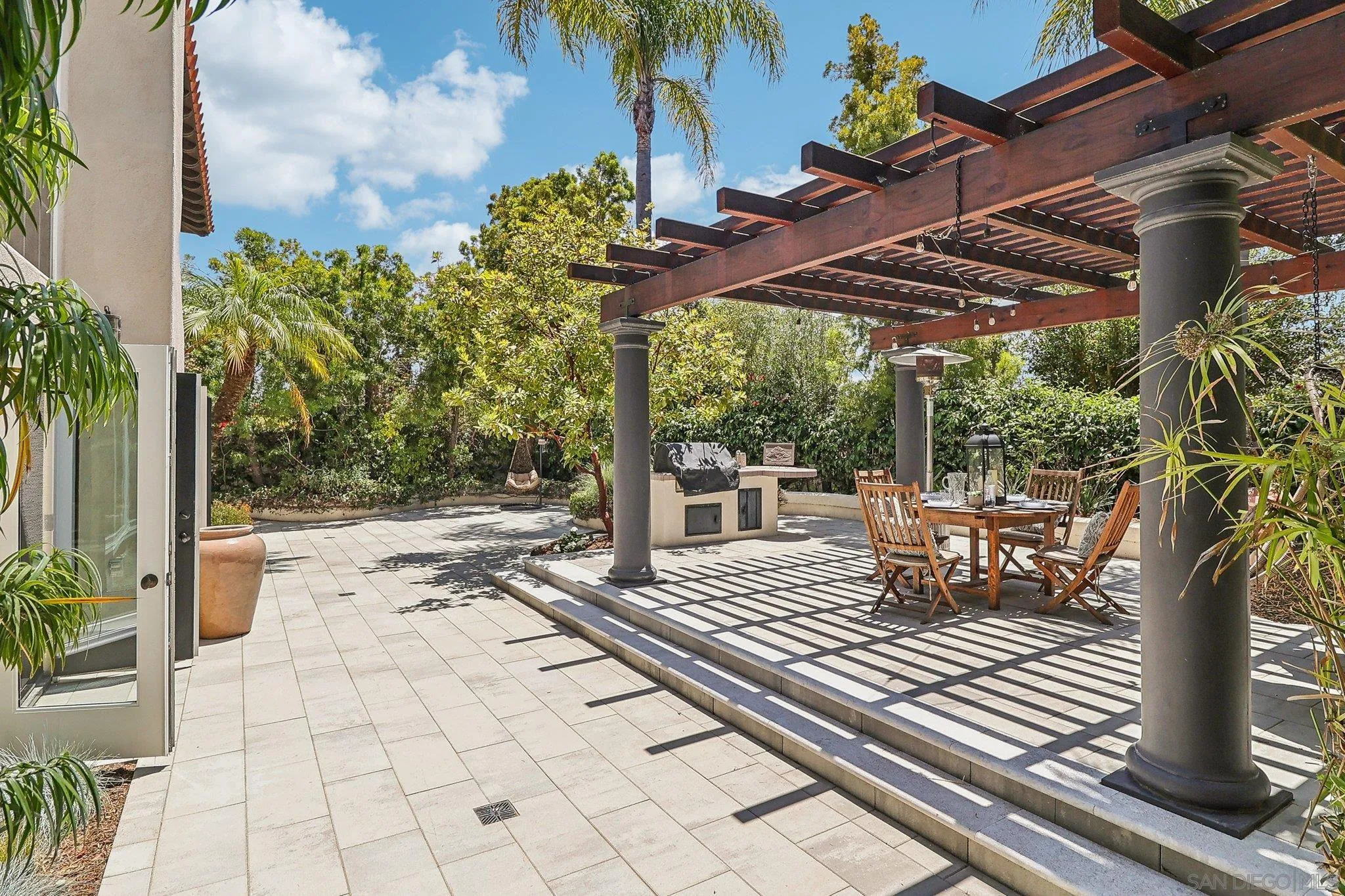 https://cdn.realtyfeed.com/cdn/127/250027718/02732421bccda7f97742a69f724a2205.webp