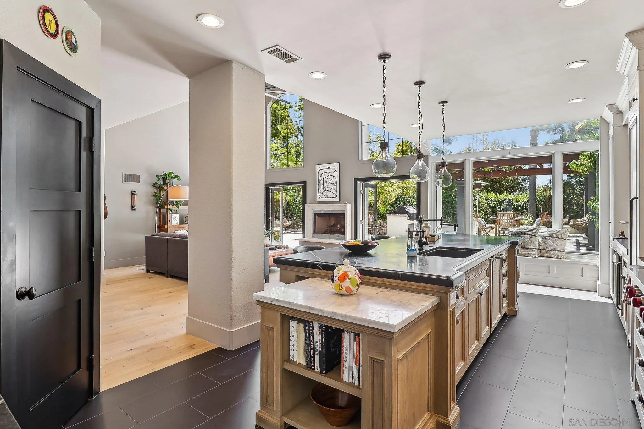 https://cdn.realtyfeed.com/cdn/127/250027718/0d938d9ebc0fd81bd55eea1c0861fc7a.webp