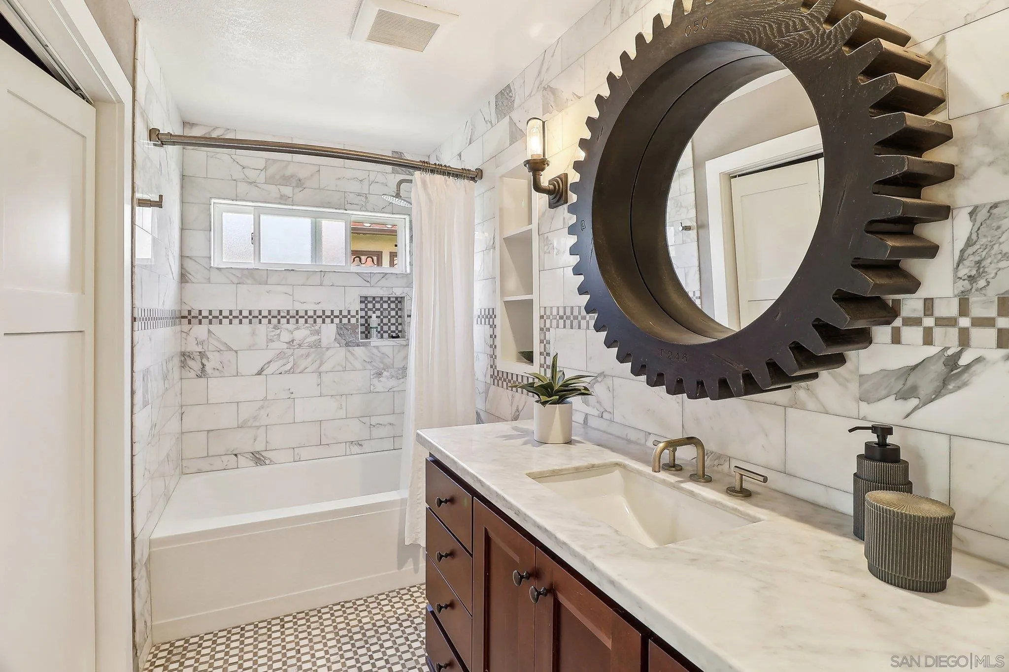 https://cdn.realtyfeed.com/cdn/127/250027718/3c6739e96e047d33a8ffa3facd6e65db.webp