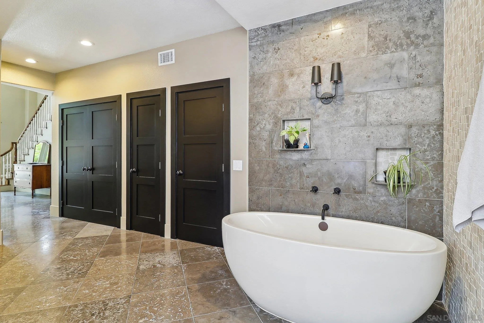 https://cdn.realtyfeed.com/cdn/127/250027718/91916310d2bd8159bb15e1a4f98d7ca6.webp