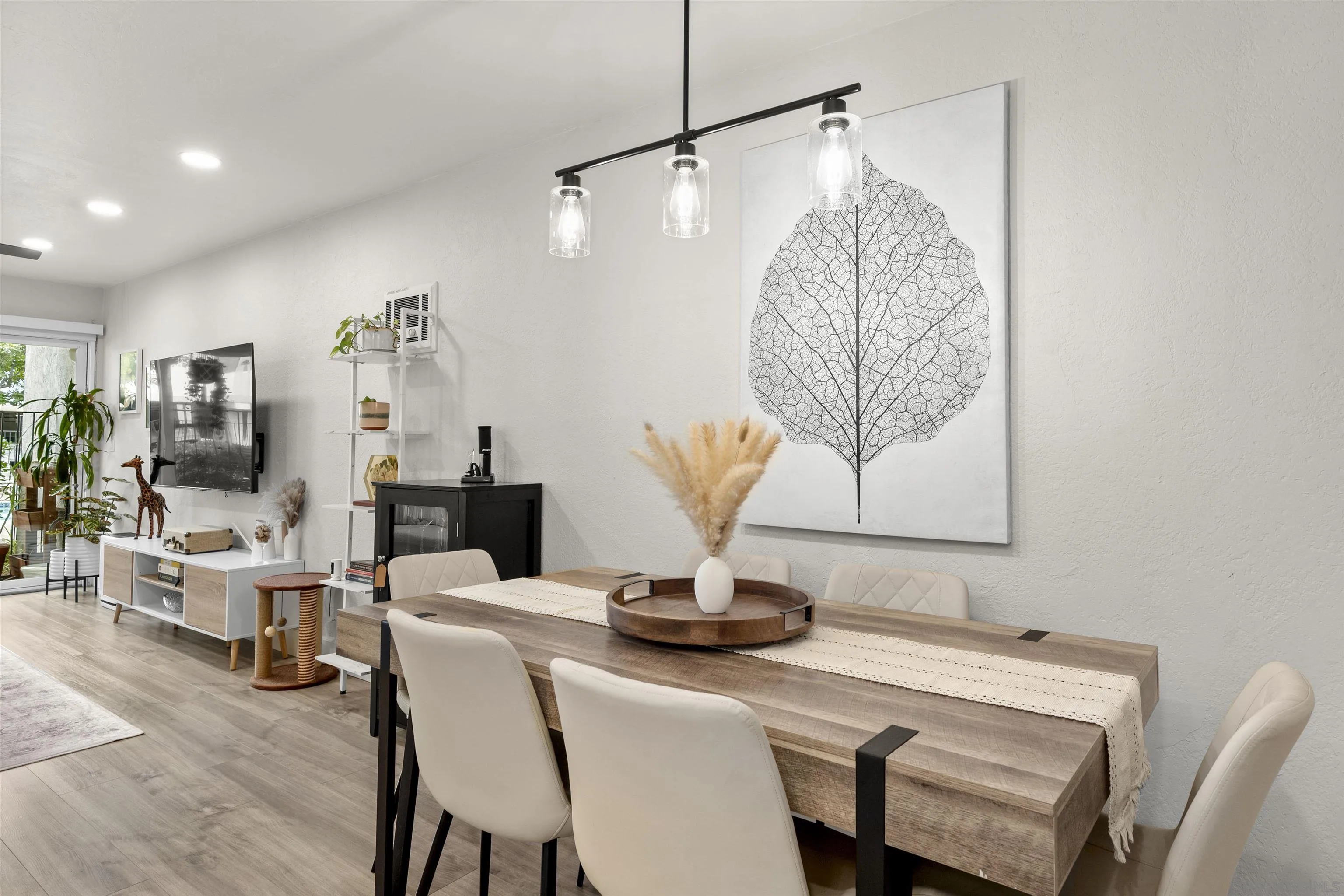 https://cdn.realtyfeed.com/cdn/127/250027722/d356c762cce595ae9946d50ee20be91d.webp