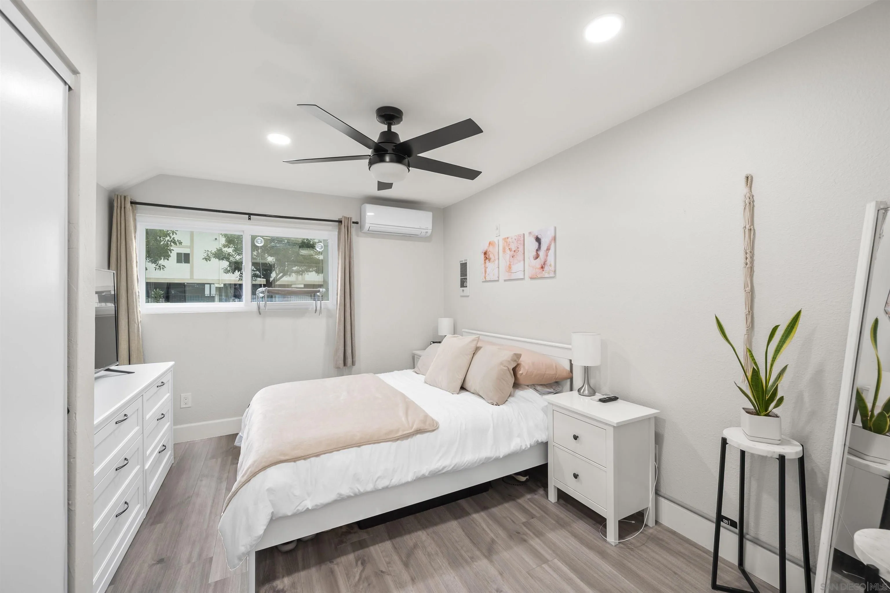 https://cdn.realtyfeed.com/cdn/127/250027722/d5c7d95df7b39473522773a105c0f7da.webp