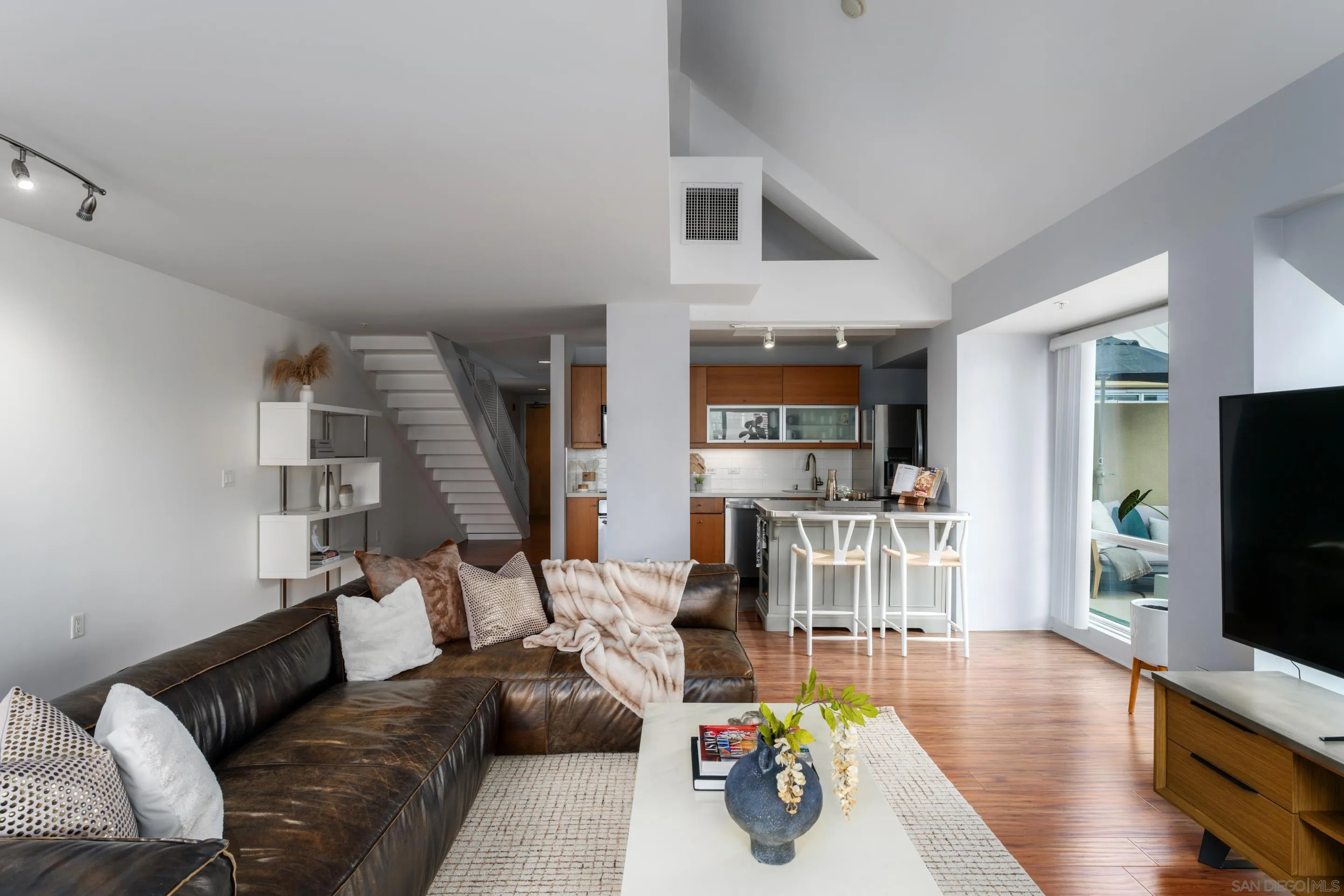 Photo #5: 250027737 Listing 