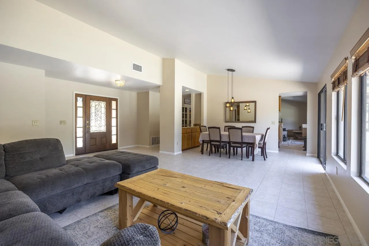 https://cdn.realtyfeed.com/cdn/127/250027742/32ef2ac7d5ef7c3f5042497c33eeeaac.webp