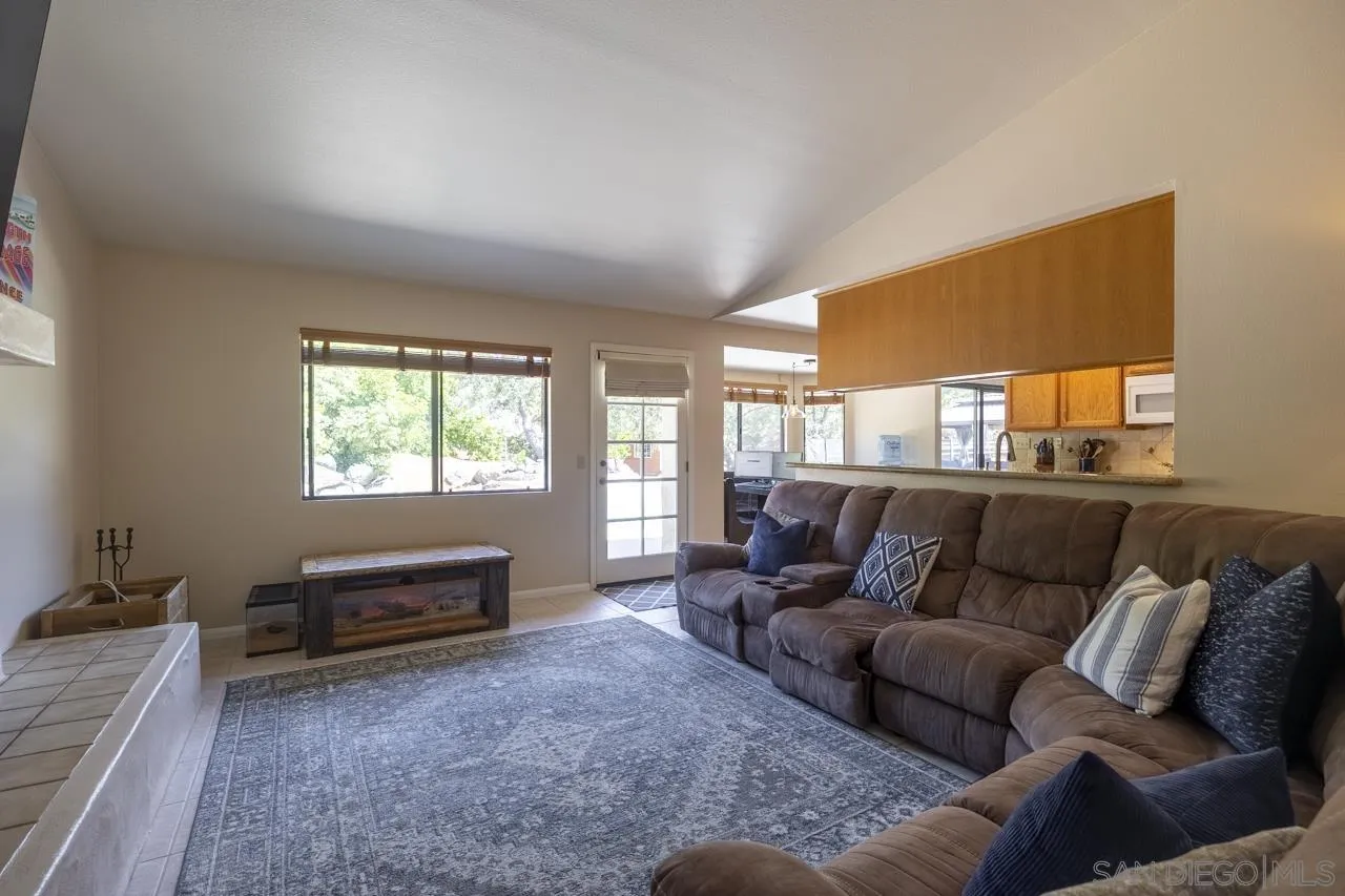 https://cdn.realtyfeed.com/cdn/127/250027742/c6739ebaa19c00a7696d15ddfc412b99.webp