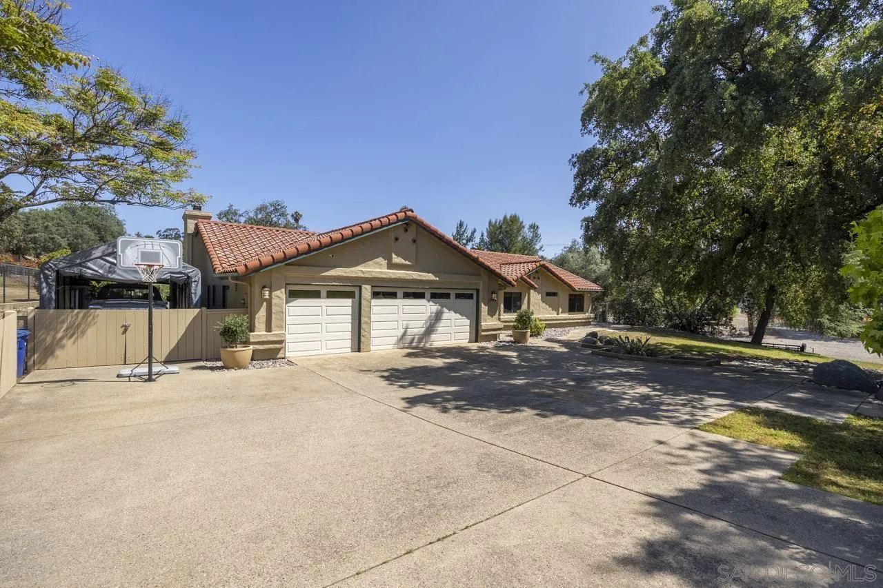 https://cdn.realtyfeed.com/cdn/127/250027742/dcba832f99b6b332499feb93edb0c0ea.webp