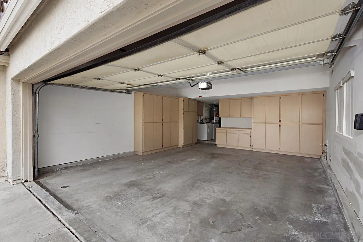 https://cdn.realtyfeed.com/cdn/127/250027777/571a32c05a30d6d032f102a8791840a3.webp