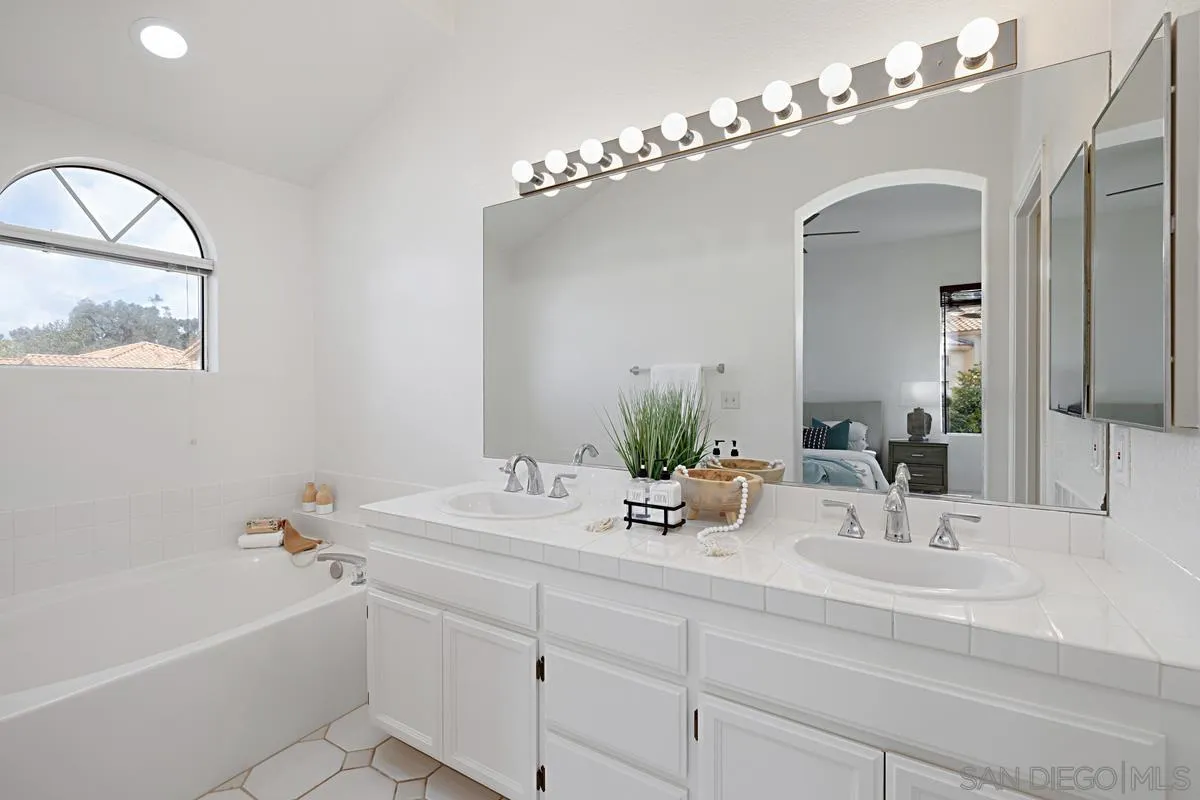 https://cdn.realtyfeed.com/cdn/127/250027777/6d70a61db051a66122a58d99fe563fea.webp