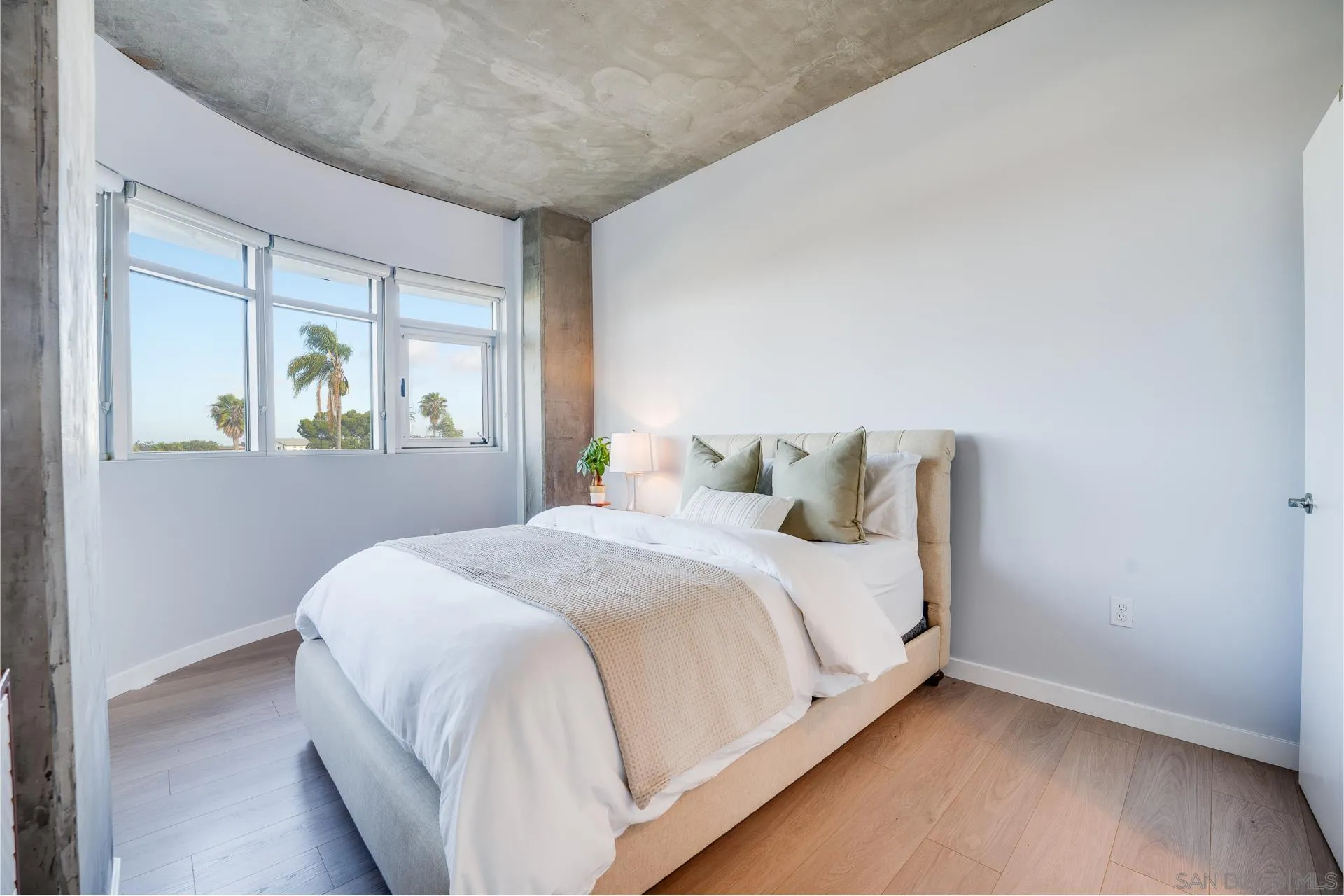 https://cdn.realtyfeed.com/cdn/127/250027795/c04a0fc4a1ae1a944f39d8b605f6efe6.webp