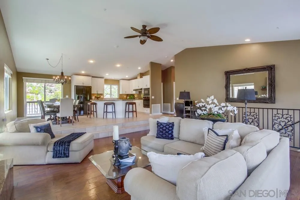https://cdn.realtyfeed.com/cdn/127/250027805/1bdd3b2a14192433ca0296692362b07c.webp