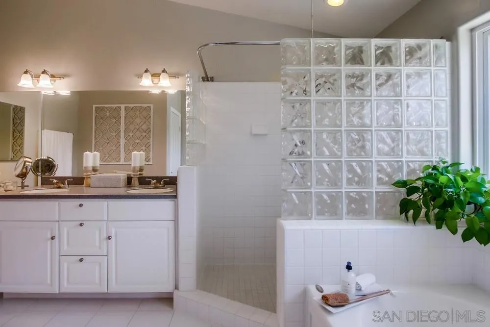 https://cdn.realtyfeed.com/cdn/127/250027805/44d5096af3ddacec6111cf98cb275057.webp