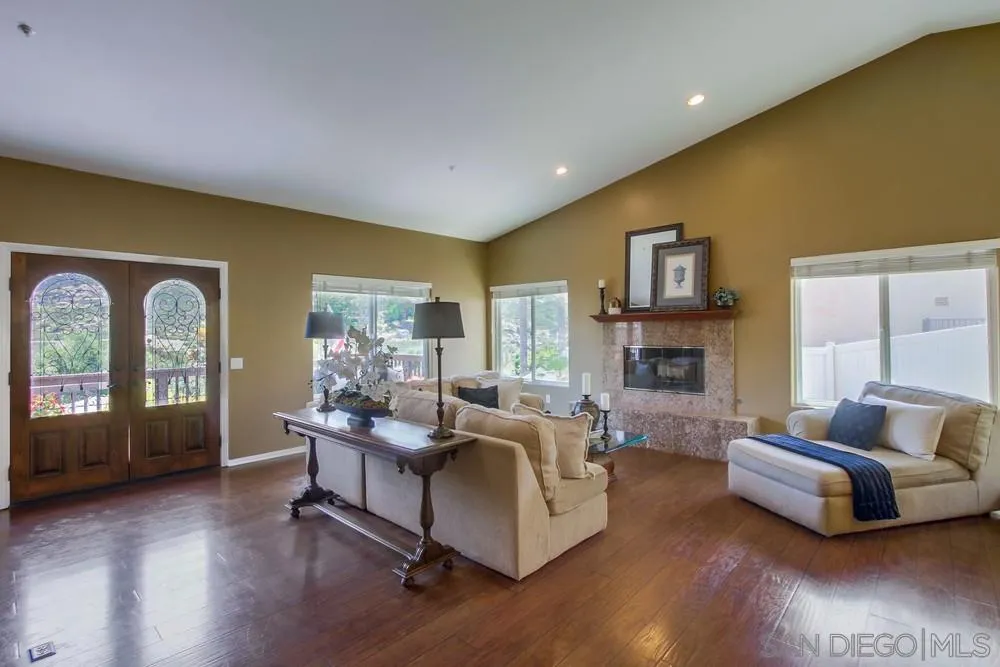 https://cdn.realtyfeed.com/cdn/127/250027805/992052ddaf098a3885967239101effba.webp