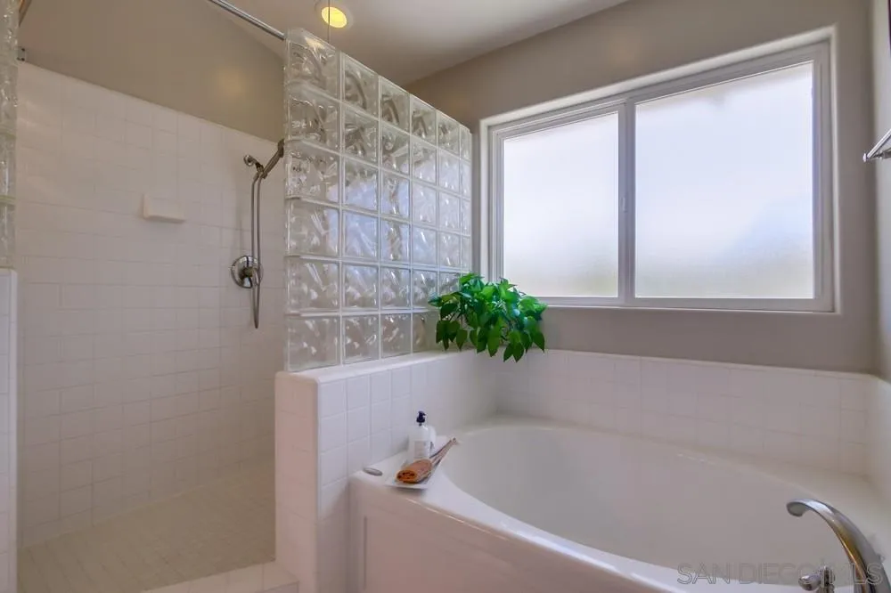 https://cdn.realtyfeed.com/cdn/127/250027805/a88dc4c9f2a7b8fc6e961508416e8cd8.webp