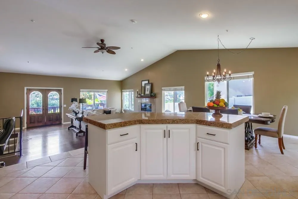https://cdn.realtyfeed.com/cdn/127/250027805/ff30365d98480eff1cc39fe1a3d84c46.webp