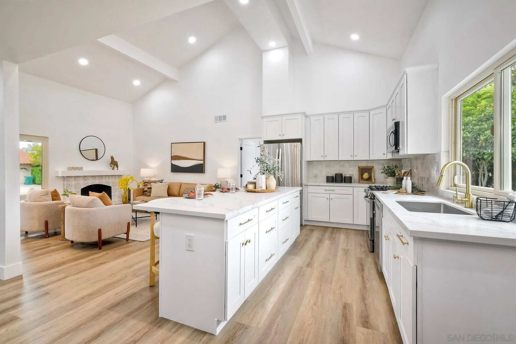 https://cdn.realtyfeed.com/cdn/127/250027819/35991baf1cb0c563dbfd2642516b86d7.webp